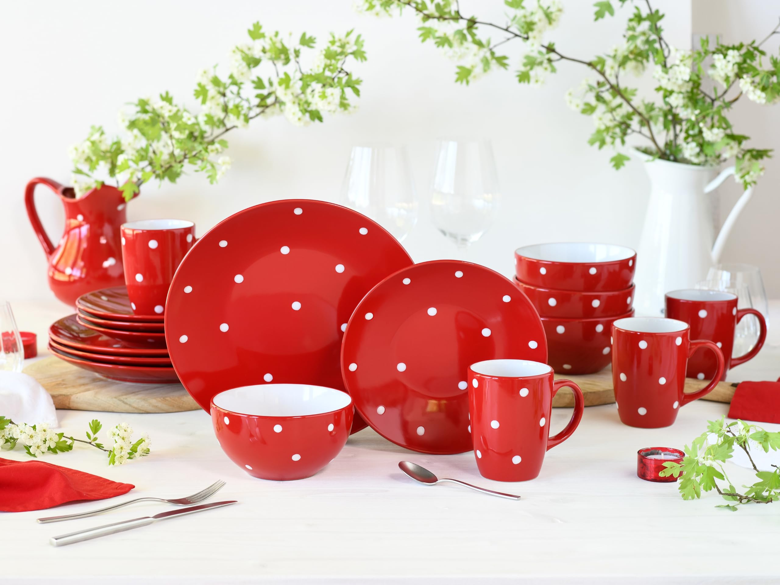 CreaTable, 24595, Serie Polka Dots Rot-Weiss, 16-teiliges Geschirrset für 4 Personen, Kombiservice aus Steinzeug, spülmaschinen- und mikrowellengeeignet, Qualitätsproduktion