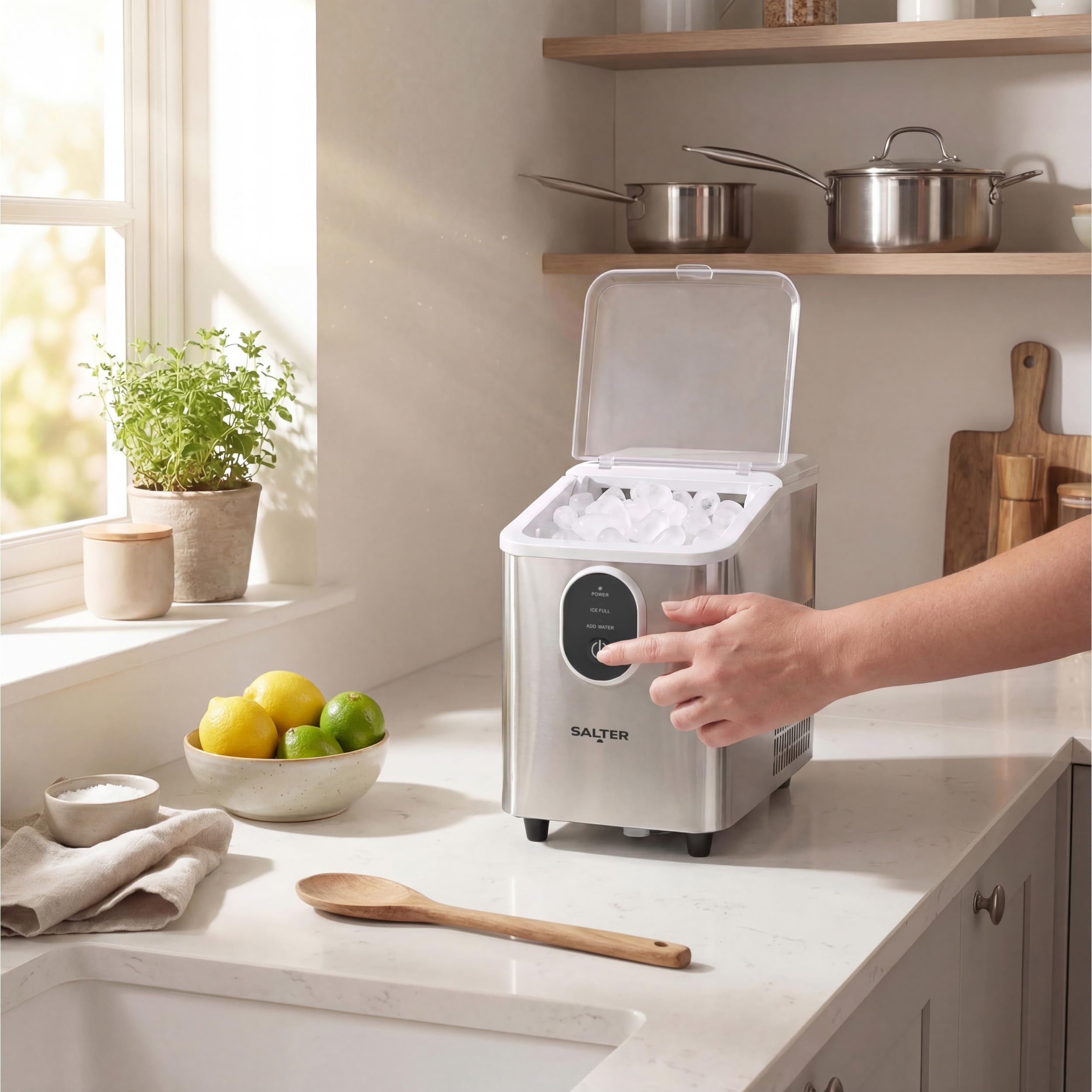 Salter Elektrischer Eiswürfelbereiter – Tisch-Eiswürfelmaschine, 8 Würfel in 8,5 Minuten, Eiskalte Getränke, 800 ml nachfüllbarer Tank, Platzsparend, Inklusive Schaufel, Edelstahl, 120W