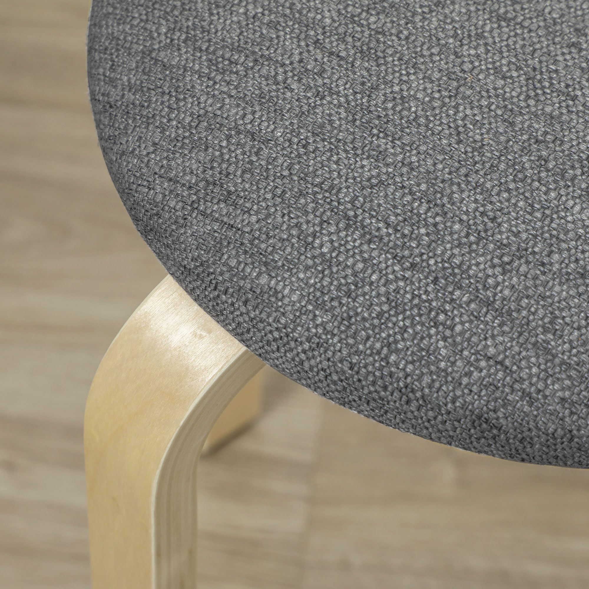 HOMCOM Juego de 4 Taburetes Apilables Redondos Taburetes Bajo de Cocina de Madera con Asiento Acolchado para Comedor Dormitorio Oficina Salón Gris y Natural