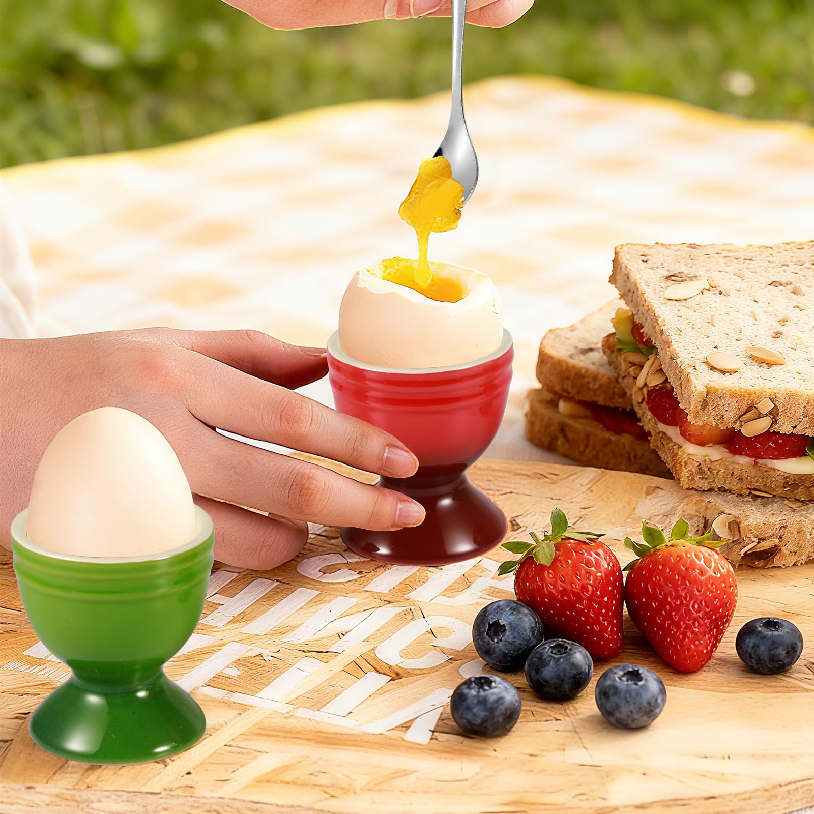 6er Set Eierbecher Porzellan, Eierbecher Keramik Bunt mit 6 Löffeln, Ø 5cm x 6cm, Eierhalter Eierständer Porzellan für Gekochte Eier Frühstück Brunch Abendessen, Spülmaschinenfest
