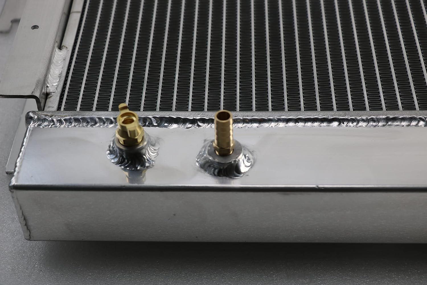 Aluminum Radiator Replacement for 1979-1993 Dodge CB300 D100 D150 D200 D250 D300 D350 Ramcharger RD200 W100 W150 W200 W250 W300 W350 V6 V8 3 Row Core Radiators Radiador