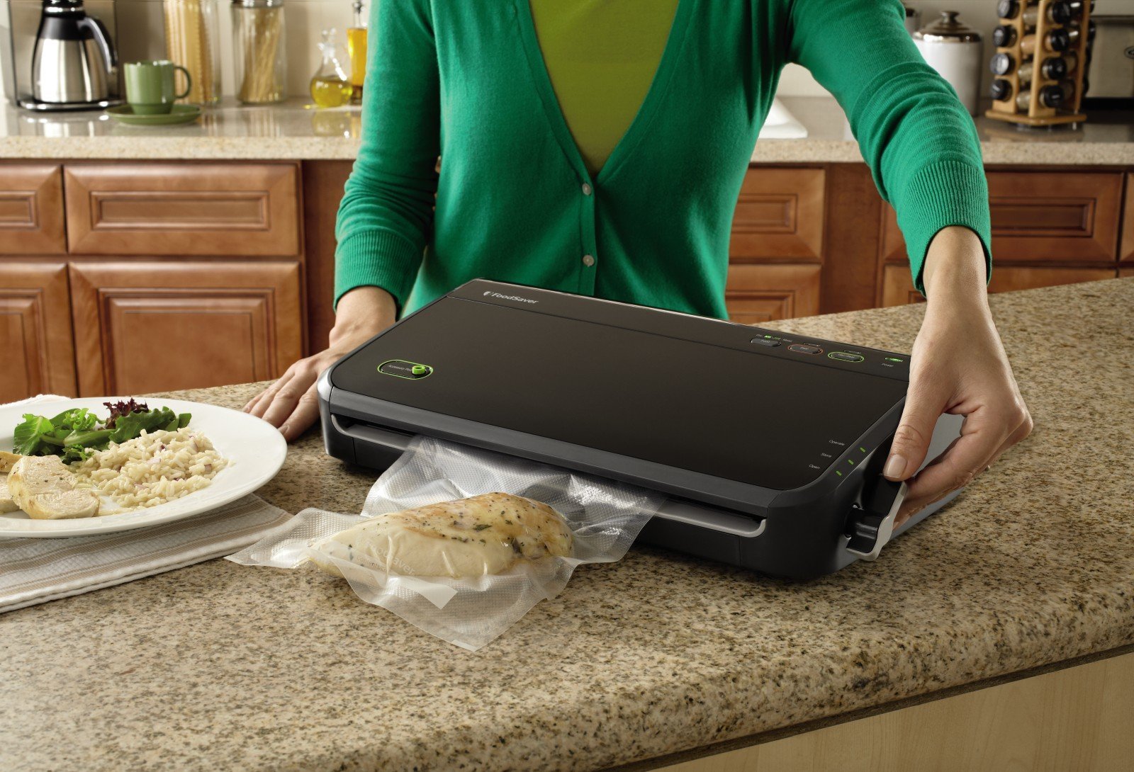 FoodSaver FM2100000 Vacuum Sealer Machine System with Starter Vacuum