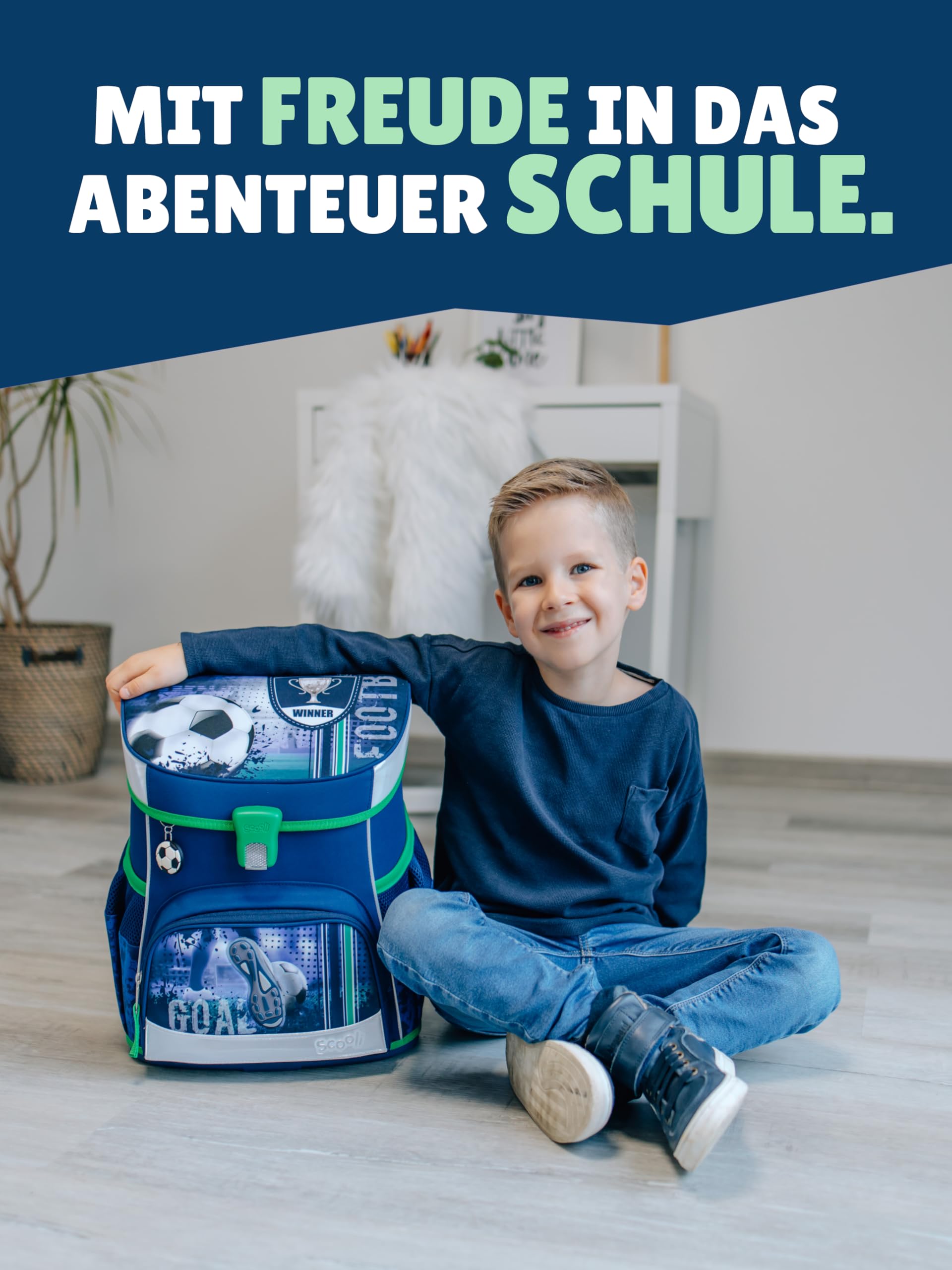 Familando - Scooli Campus Fit Schulranzen Set - 5-teilig mit Federmappe - Fußball Motiv Blau - Ergonomisch, Stabil & 980g leicht - 18L Volumen - Brustgurt & Reflektoren - Für Grundschule ab 1. Klasse