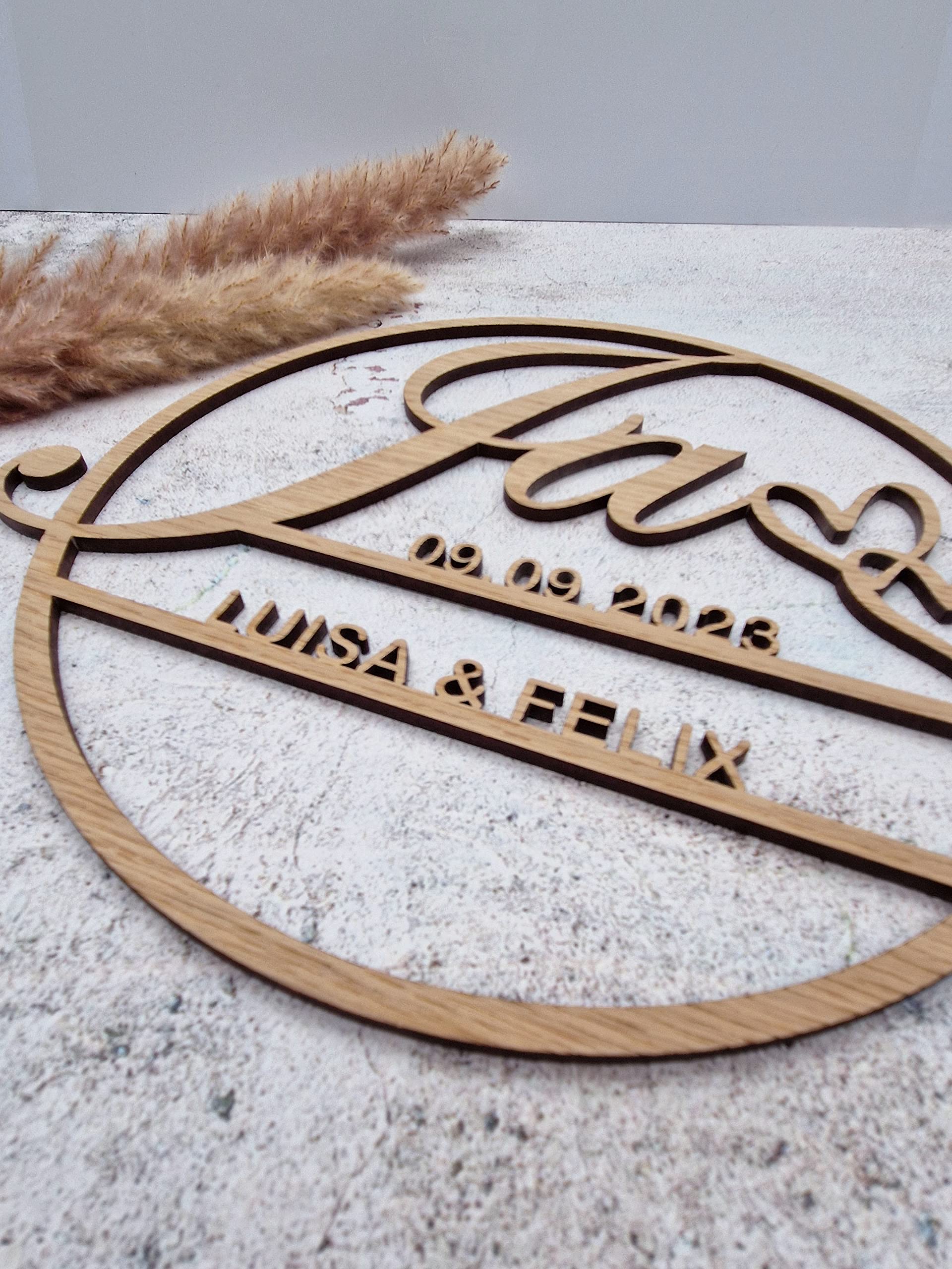 Personalisierter Hochzeitskranz aus Holz | mit Namen & Datum | Hochzeitsgeschenk | Geschenkidee zur Hochzeit | Hochzeitsdeko | Pohmer Design (39 x 36 cm, Eiche furniert)