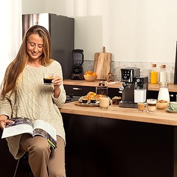 Cecotec Cafetera Semiautomática Power Espresso 20 Cream, 20 Bares, Calentamiento por Thermoblock, Apta para Café molido, Espresso, Cappuccino y Latte, Pantalla táctil, Depósito leche 700ml y Agua 1L5