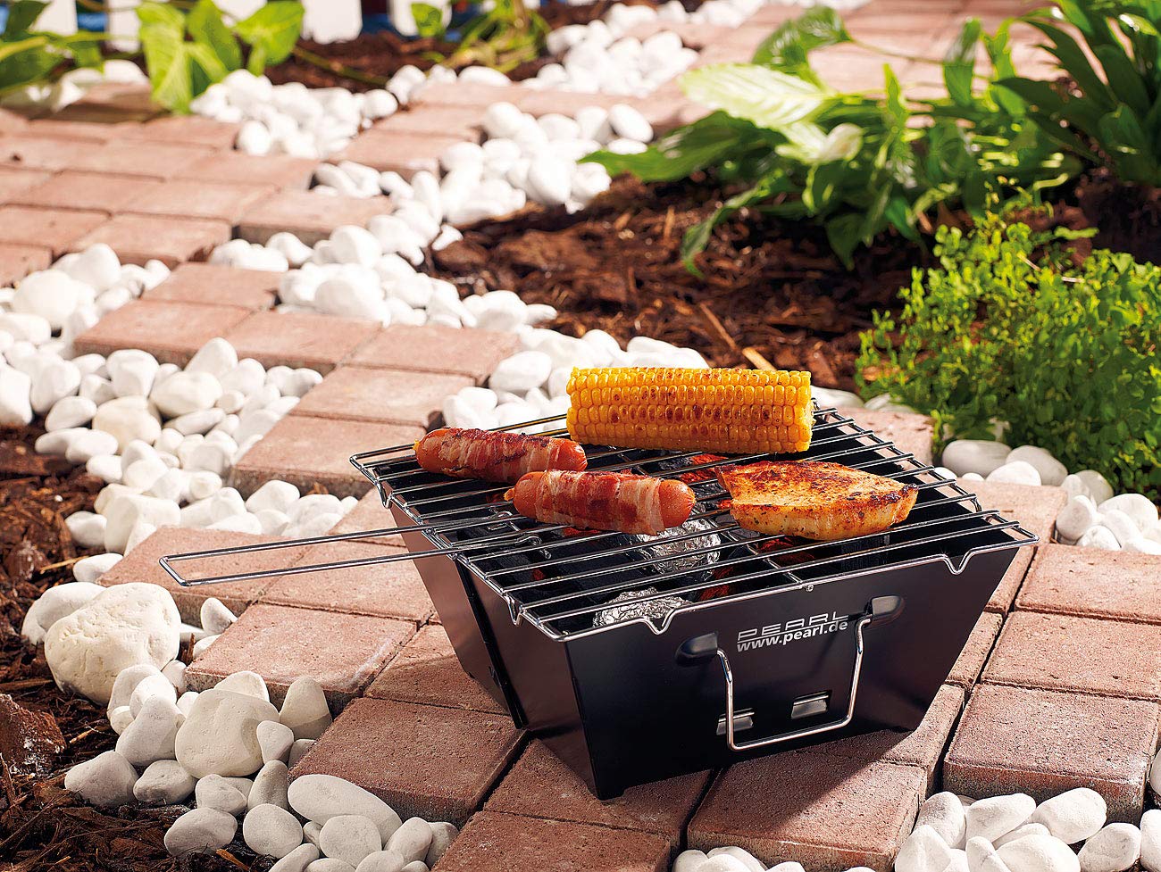 PEARL Faltgrill: 2er-Set flach zusammenklappbare Kohle-Grills, Grillfläche je ca. 24,5 (Camping Grill, Klapp, BBQ)