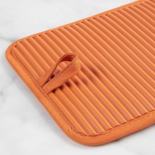 Miniatura 10 de KitchenAid Juego de 2 soportes para ollas de silicona suave acanalados, color azul niebla, 7 x 9 pulgadas