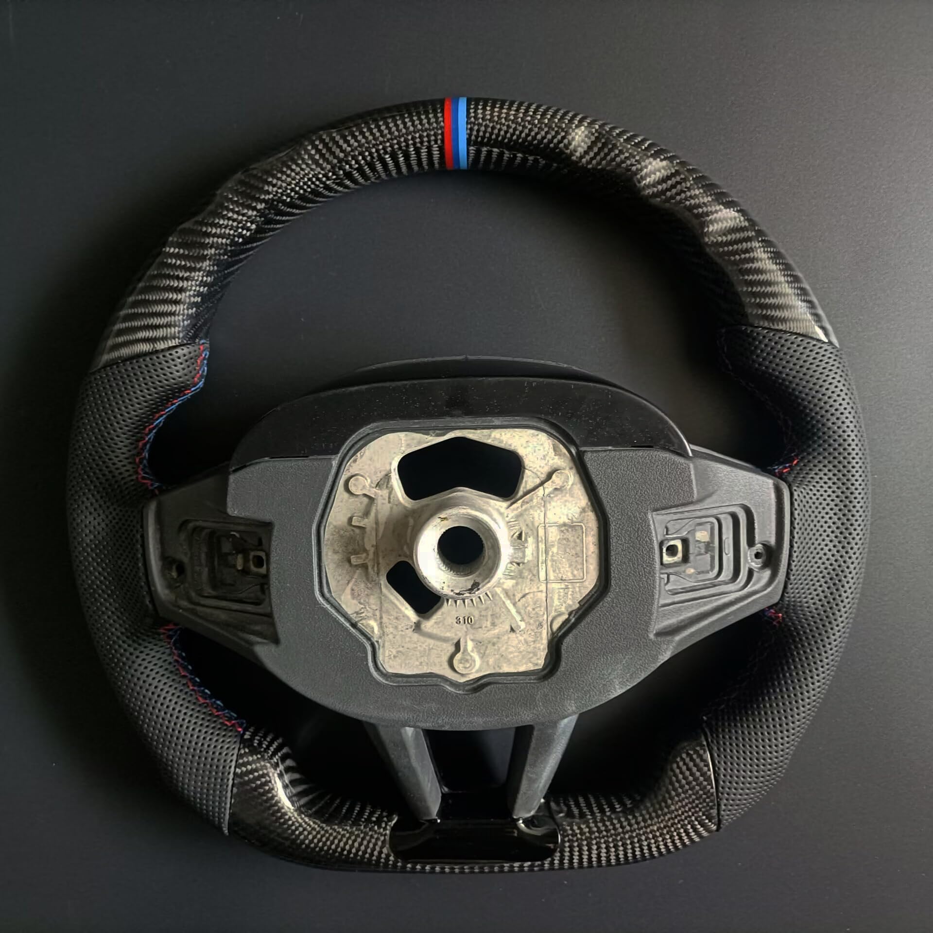 BMW F3x系　M2.M3,M4用レザー製 ステアリングカバー BMW F3x系 M2.M3,M4用レザー製 ステアリングカバー Amazon | BMW