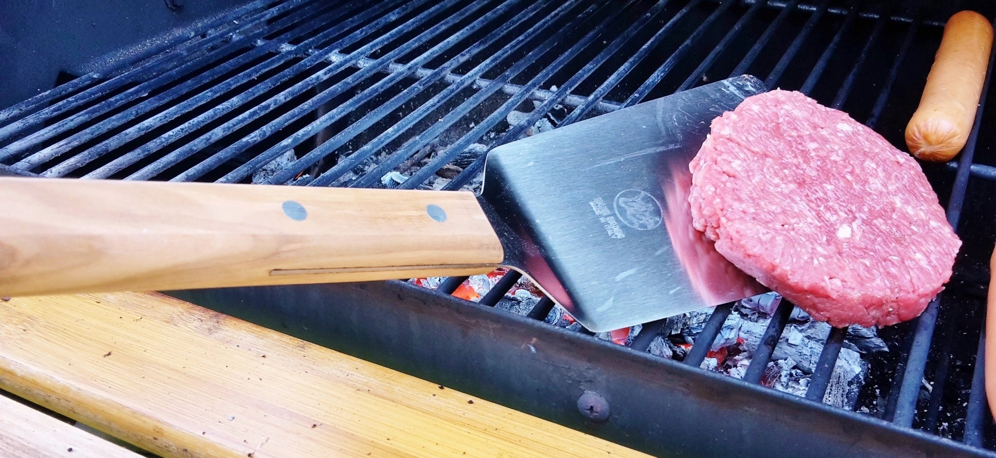 BBQ SET: SPATOLA - PINZA - MANICO OLIVO