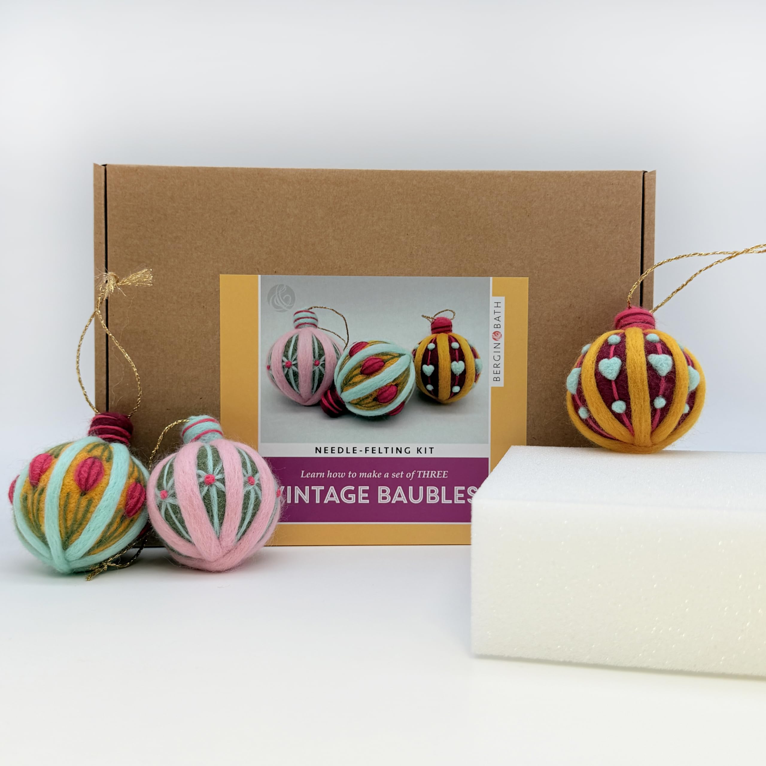 Bergin & Bath Needle Felting Kit, Vintage Baubles (with Mat)