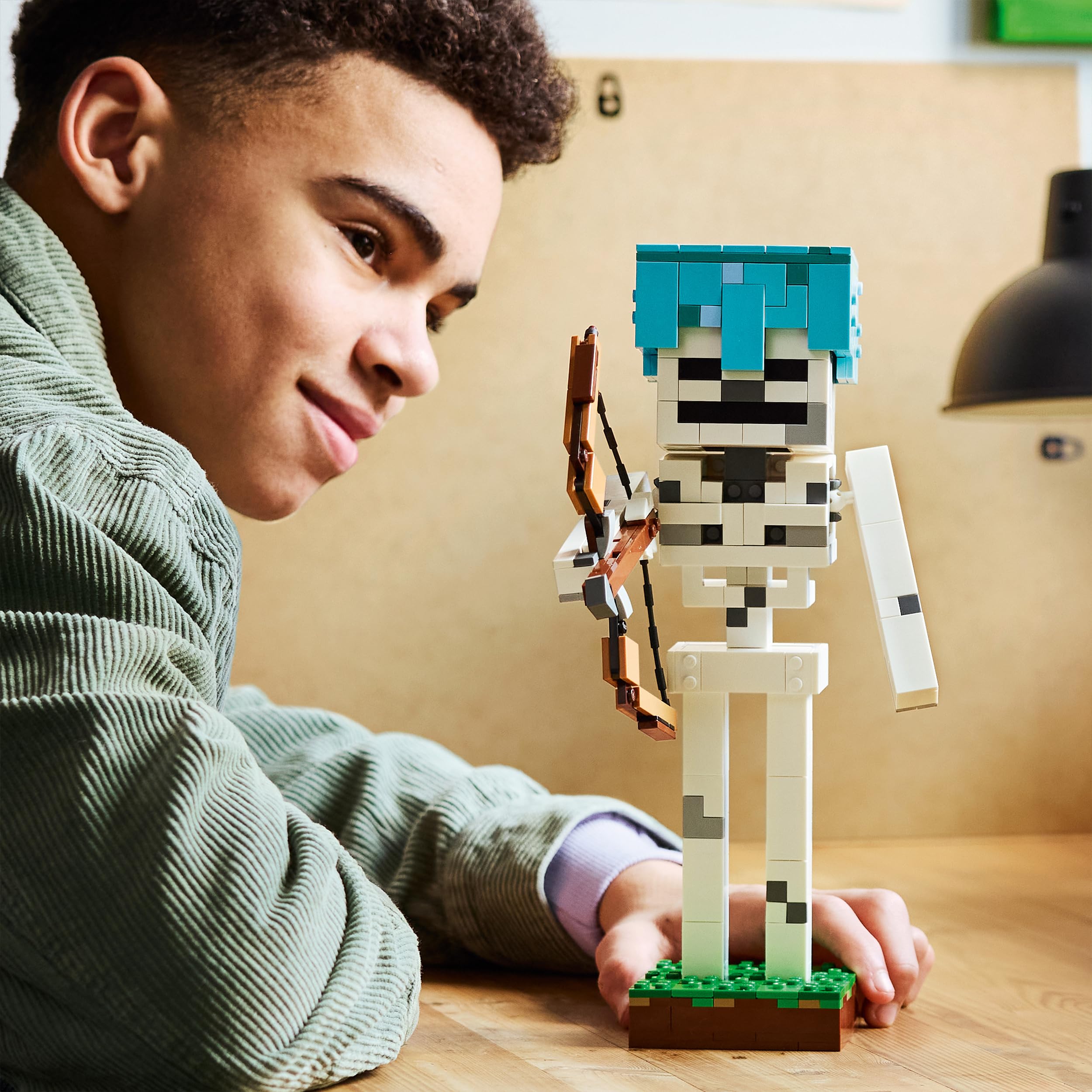 LEGO Minecraft Szkielet, zabawka konstrukcyjna dla 10-latka, figurka z gry, gamingowa dekoracja do pokoju dziecka, klocki dla chłopca i dziewczynki, pomysł na prezent dla gracza 21594