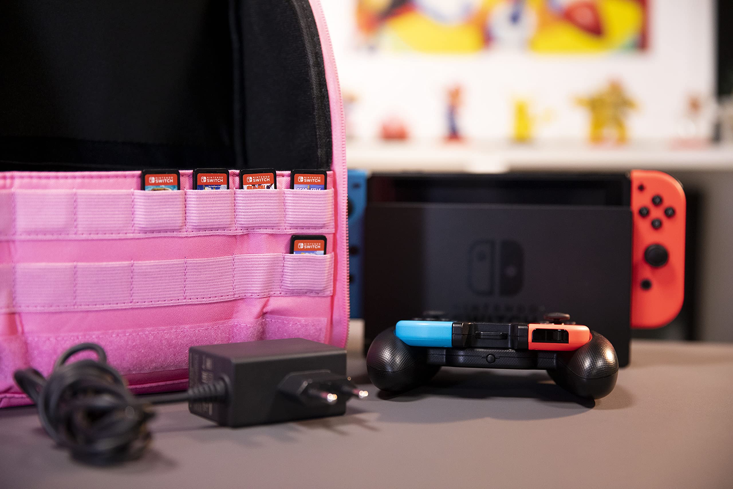 Konix Unik Sac à Dos de Protection et Transport Nintendo Switch, Switch Lite et Switch OLED - Rangement Console, Jeux et Accessoires - Motif Be Funky