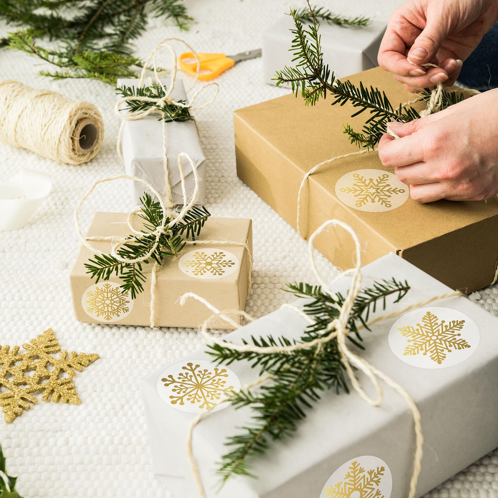 Belle Vous Étiquettes Autocollantes Noel En Flocons De Neige Ronde (Lot De 600) 4 Cm - Rouleau