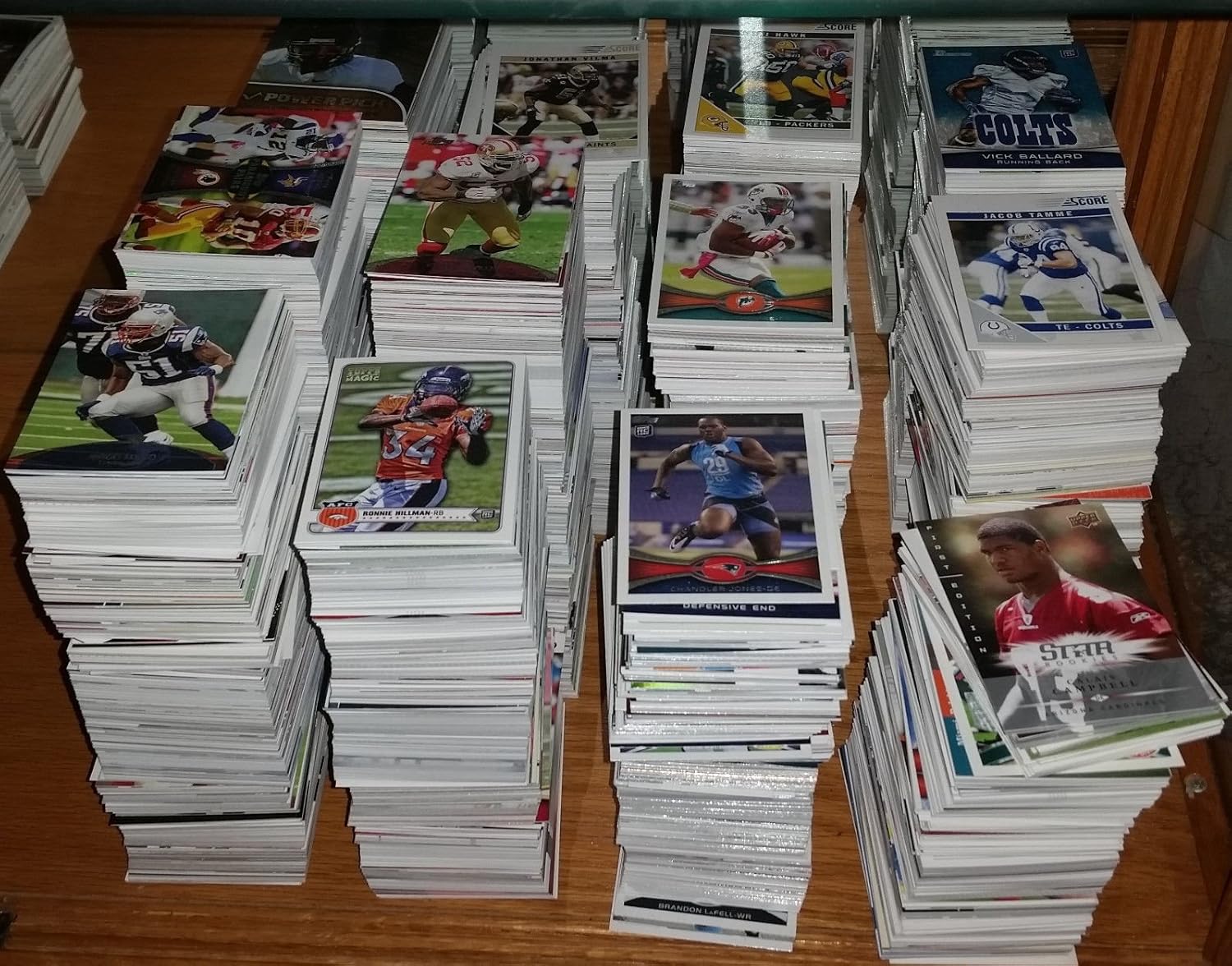FOOTBALL ESTATE~ HUGE 3 MILLION CARD STORE DEALER ESTATE SALE BOX LOT WAREHOUSE FIND (500+) LOADED WITH STARS AND ROOKIES!