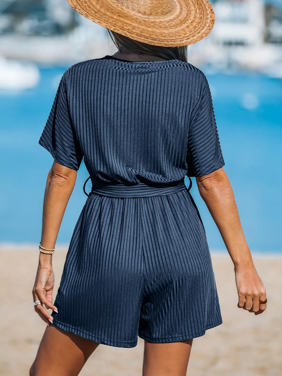 CUPSHE Damen Sommer Jumpsuit Kurzarm V-Ausschnitt Strampler Knöpfen Bindegürtel Weites Bein Freizeit Urlaub Overall