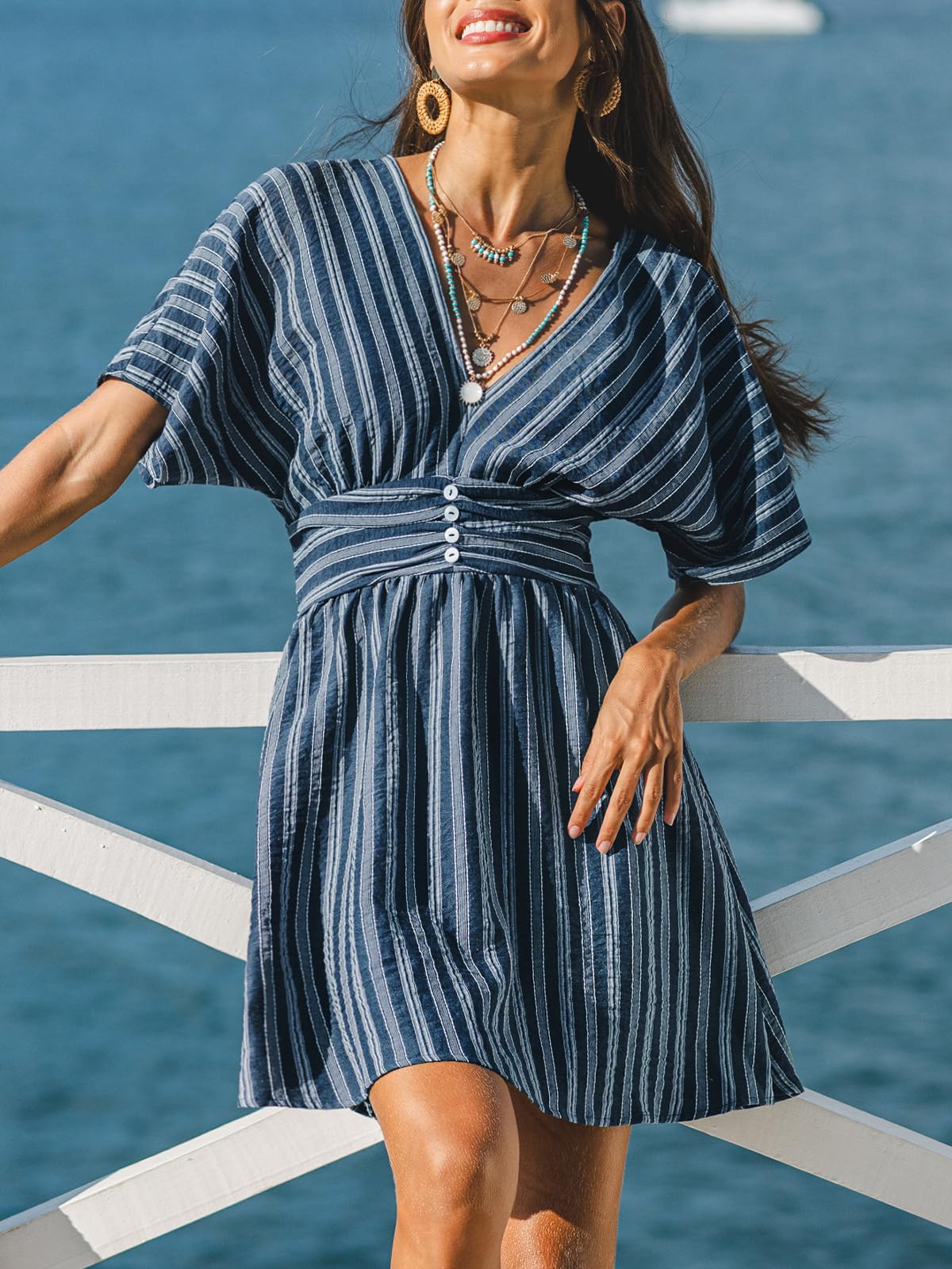 CUPSHE Damen Sommerkleid V-Ausschnitt Gestreiftes Kleid Kurz Boho Strandkleid Elegant Freizeitkleid mit Fledermausärmel