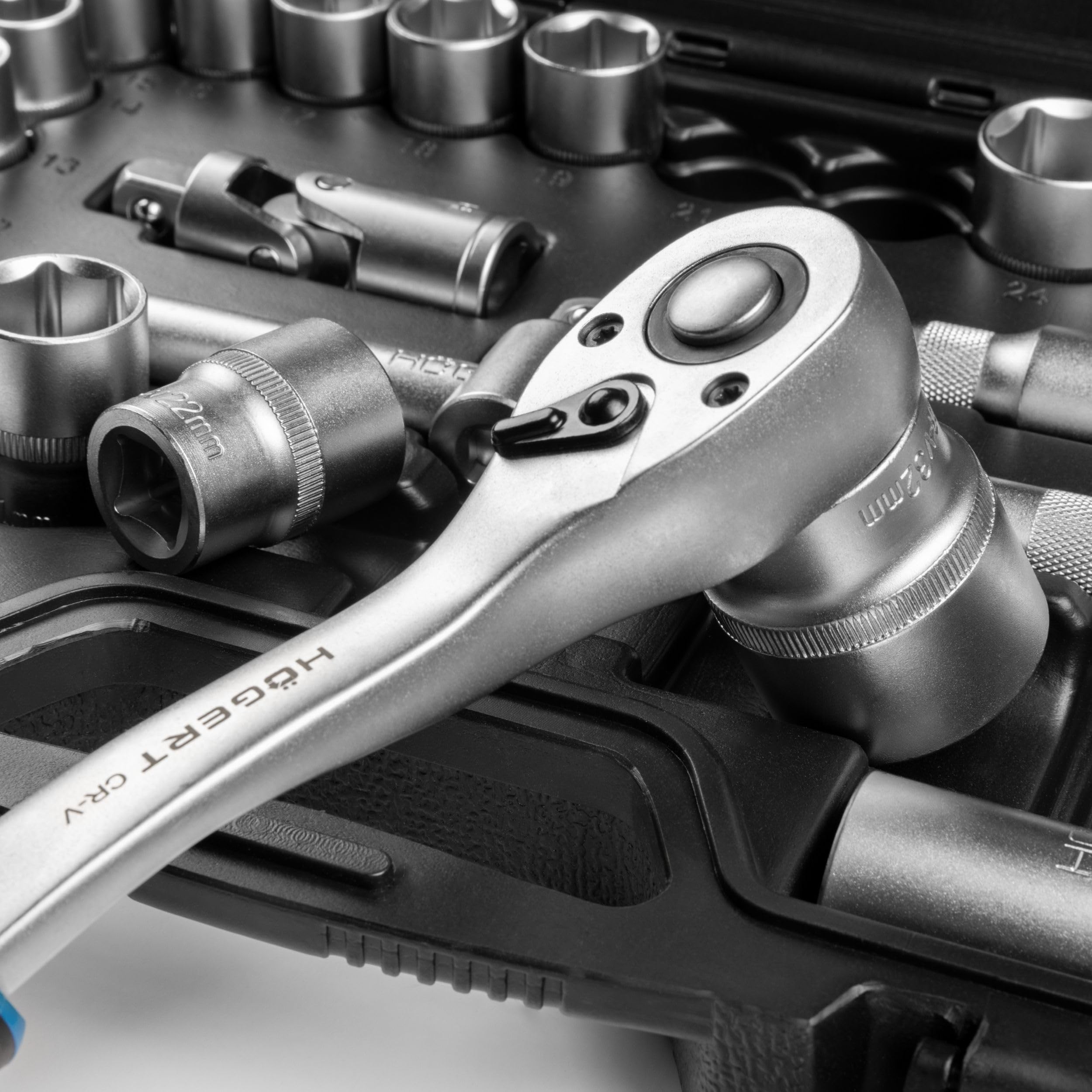 Högert Technik - Set di chiavi a bussola da 24 pezzi da 1/2 pollice con chiave a cricchetto, cricchetto, bussole da 8-32 mm in acciaio CrV in valigetta per officina e garage