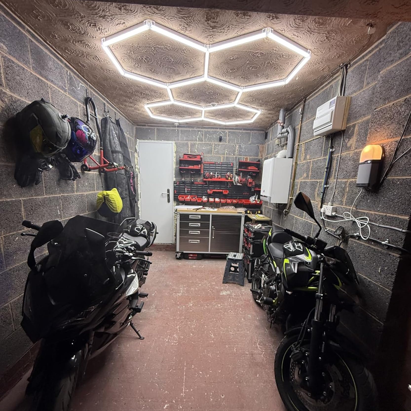 Panneaux LED hexagonaux à 5 ou 14 modules, grand format, 168 W ou 672 W, 6500 K, ultra-lumineux, for garage, atelier, entrepôt, detailing auto, bureau. Installation facile.(5 HEX)