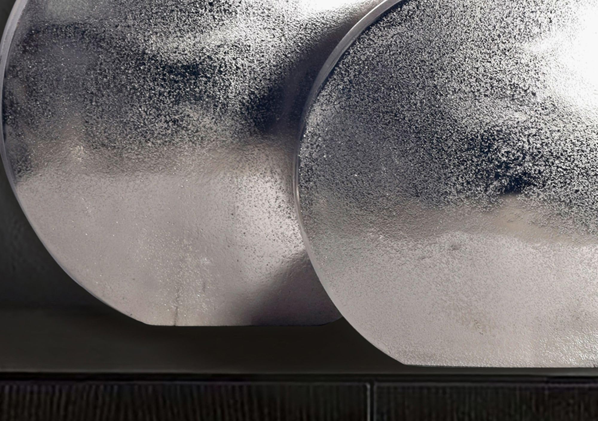 WOHNLING Dekovase 2er Set Aluminium Silber Rund, Blumenvase | Designvasen in 2 Größen als Eyecatcher, Tischvasen Metall stilvoll, Vasen handgefertigt, jedes Set ein Unikat