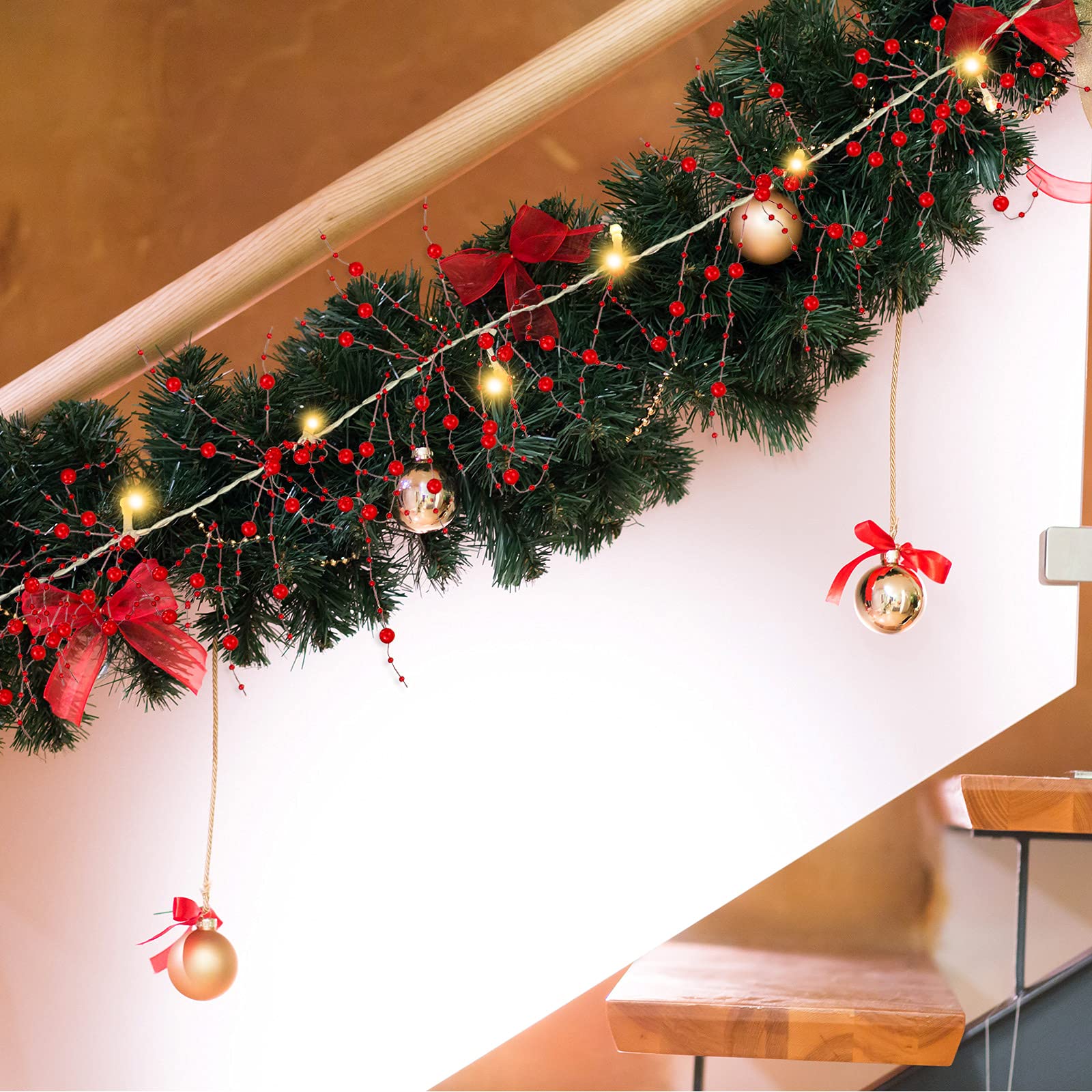 MCEAST Guirnalda de Navidad con cuentas de bayas rojas de 13 pies de Navidad con 40 luces LED iluminadas con cuentas de bayas para Navidad, decoración interior y exterior