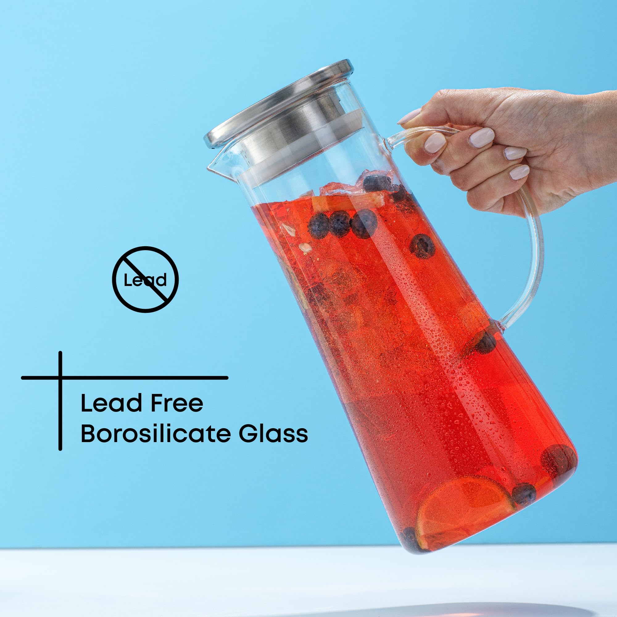 JoyJolt Glaskrug mit Deckel - 1,4 l Borosilikatwasserkaraffe, Krug mit Edelstahldeckel für Eistee, Limonade, Saft, Mixgetränke