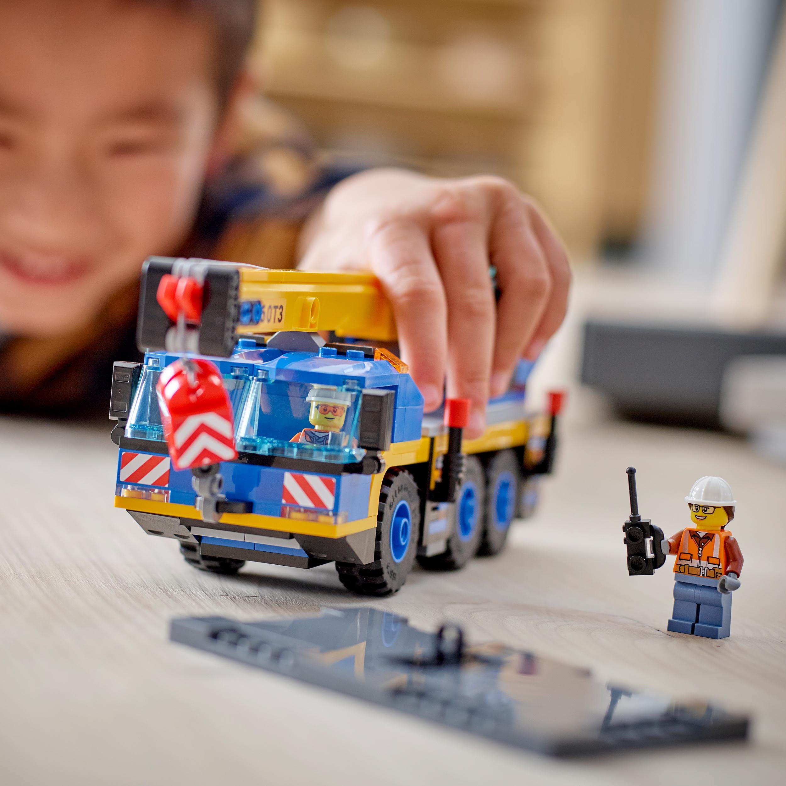 LEGO 60324 City Superpojazdy Żuraw samochodowy, Zestaw Klocków Konstrukcyjnych dla Dzieci, Zabawka dla Fanów Dużych Pojazdów, Pomysł na Prezent dla 7-latka, Chłopca i Dziewczynki