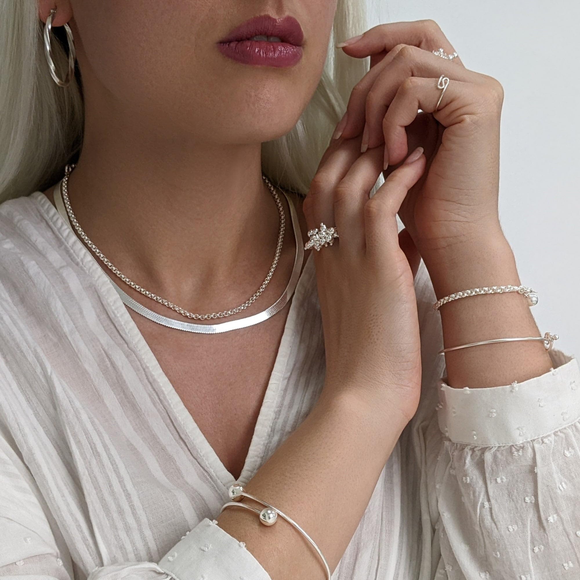 Silverly Bracciale Rigido Avvolgente a Doppia Sfera per Donna in Argento 925 | Bracciale Rigido Minimalista Regolabile Sovrapposto | Design Elegante e Minimalista con Tubo Sottile in Stile Coppia