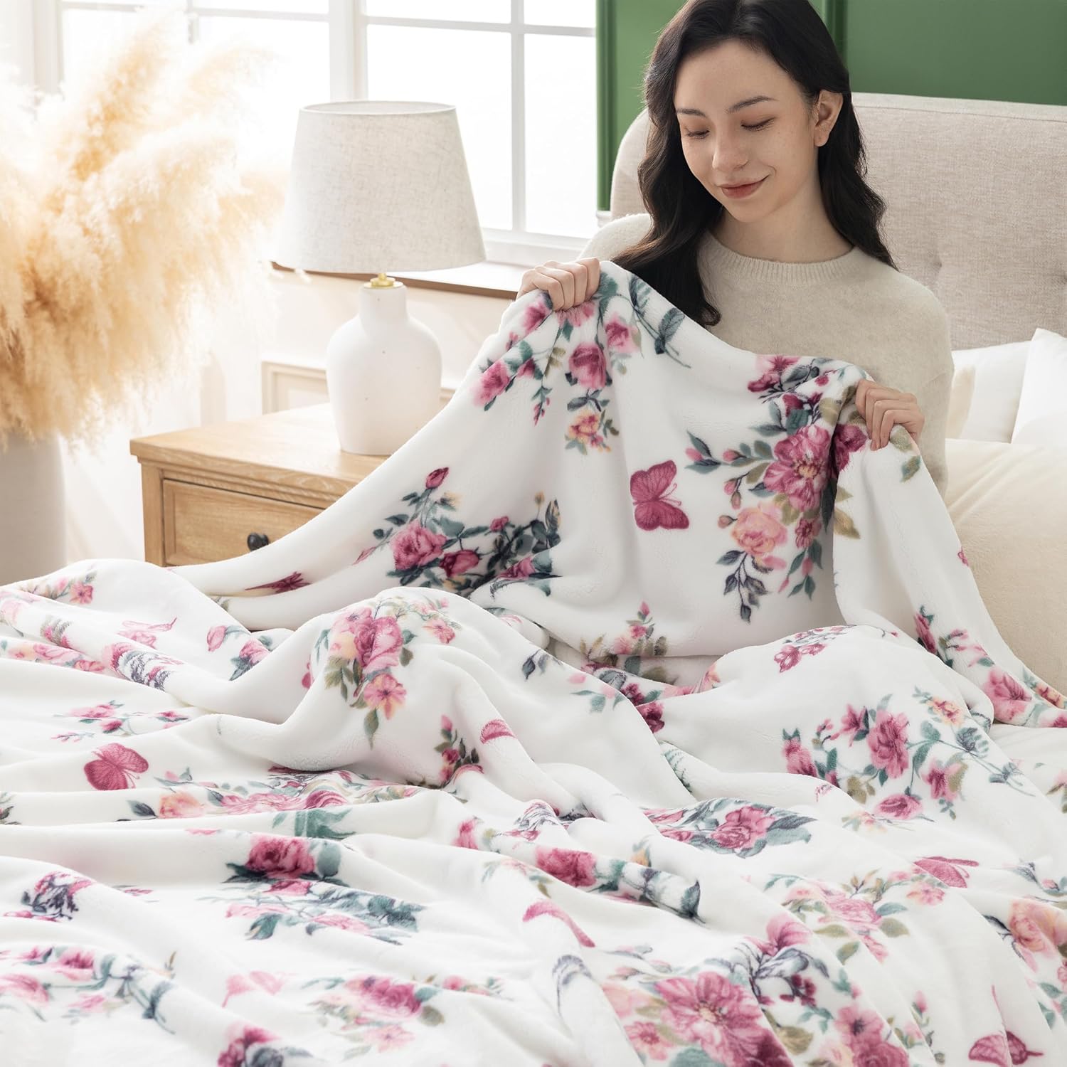 Printed Micorfiber Fleece Blanket, Heavyweight Warm Plush Blanket, Room Home Decor for Couch Bed Sofa, 70in x 90in, Pink Flowers