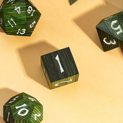 Miniatura 5 de Juego de 7 dados DND poliédricos de madera verde con caja de metal para juegos de rol de Calabozos y Dragones MTG (rayas verdes hierba)