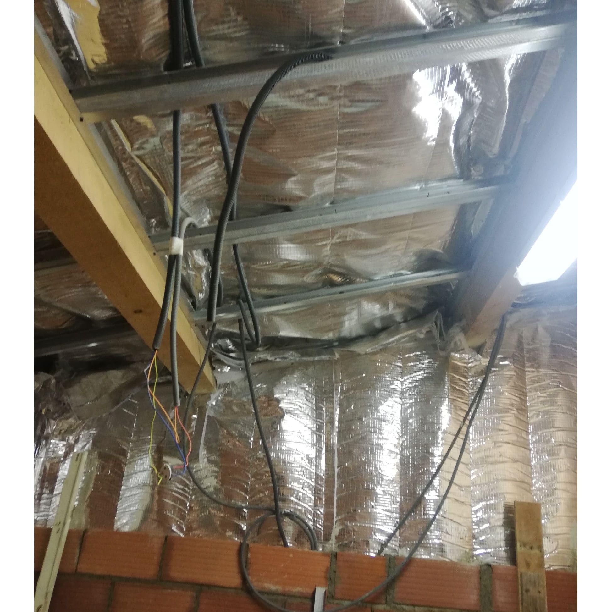 WERKA PRO, Isolant multicouches professionnel 14 épaisseurs, haute performance pour isolation thermique et phonique, facile à poser, dimensions 1,5 x 8m, couleur alu, 12m².