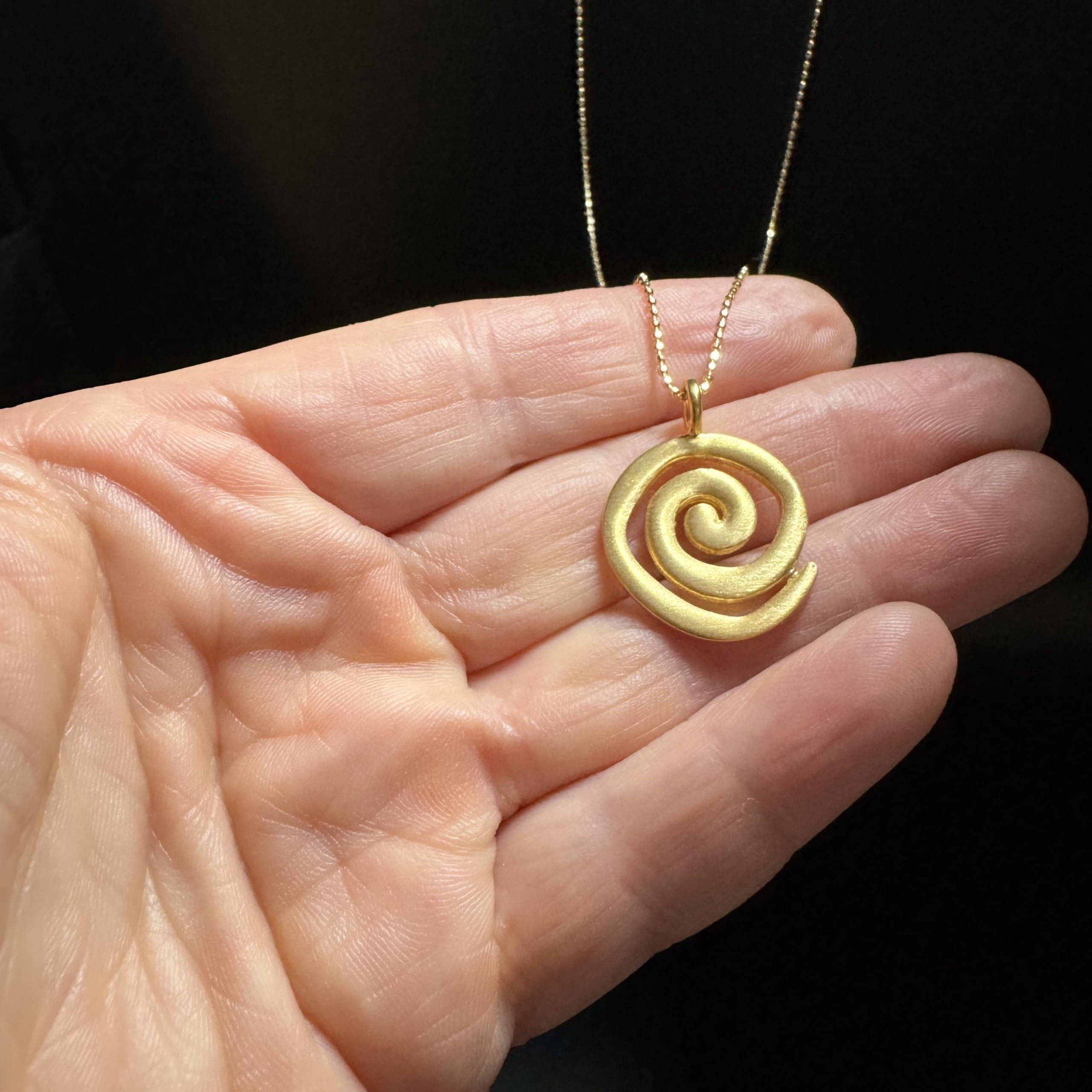 Generisch Singapur Goldkette mit Spirale Symbol Anhänger, Frauen Schmuck und Festival Accessoires, Spirituelles Geschenk für Freundin mit Symbol Kraft