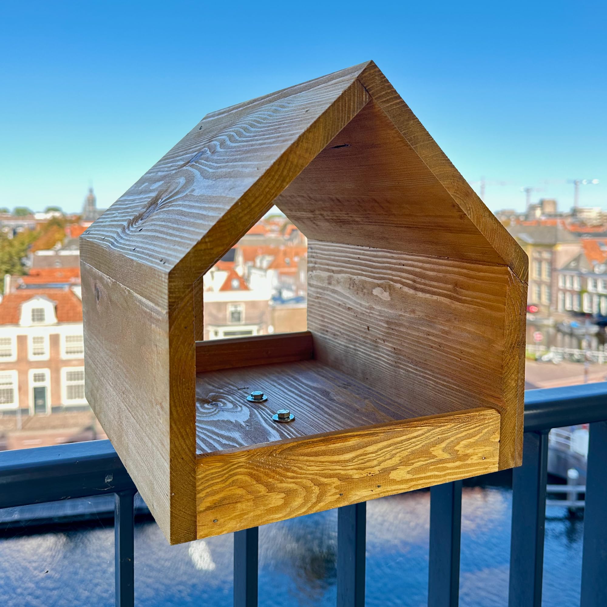 GARTENETAGE Balkon-Vogelfutterhaus aus massivem Kiefernholz mit Stabiler Balkonhalterung – wetterfestes Futterhaus für Wildvögel, Meisen & Rotkehlchen – dekorativ, nachhaltig, leicht zu reinigen