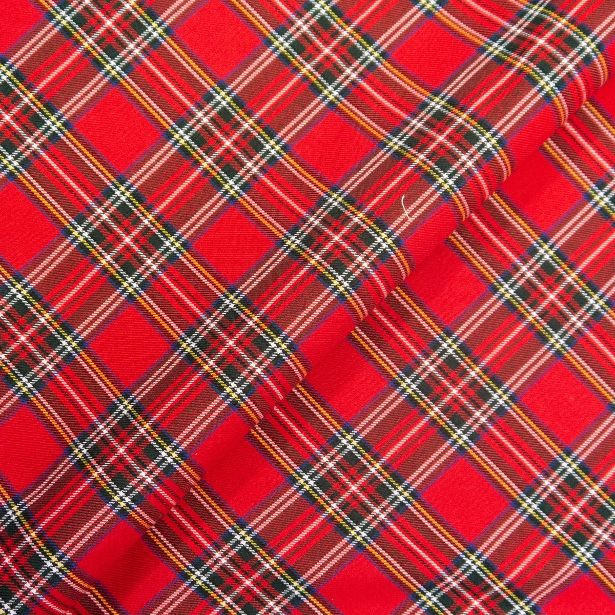 Discount Fabrics Ltd Red D19 Quality Plaid Check Polyviscose Tartan Fabric 58" Wide (, Fat Quarter)