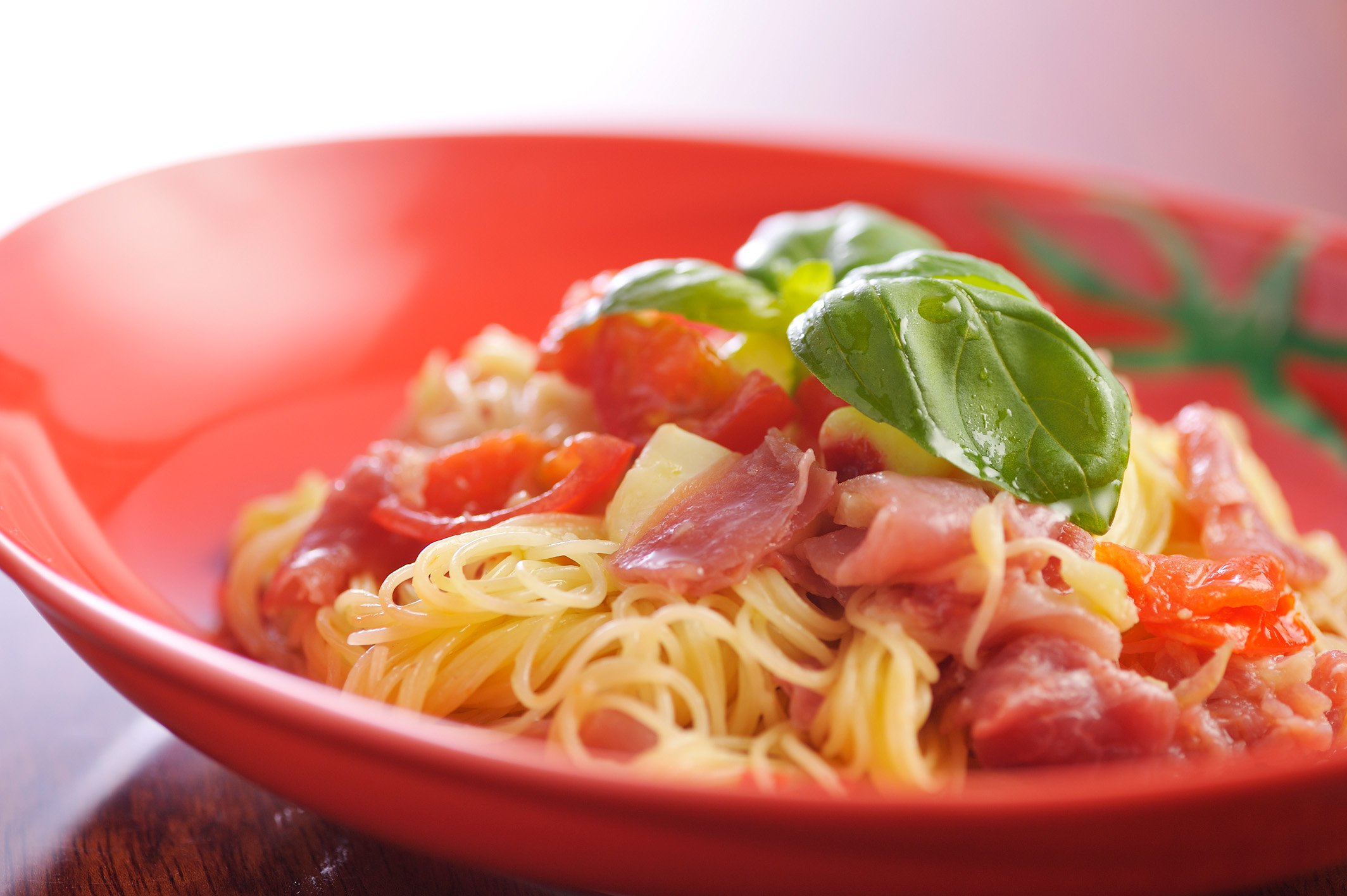 Amazon｜田清窯 有田のパスタ皿 チェルキオ トマト 97968｜カレー