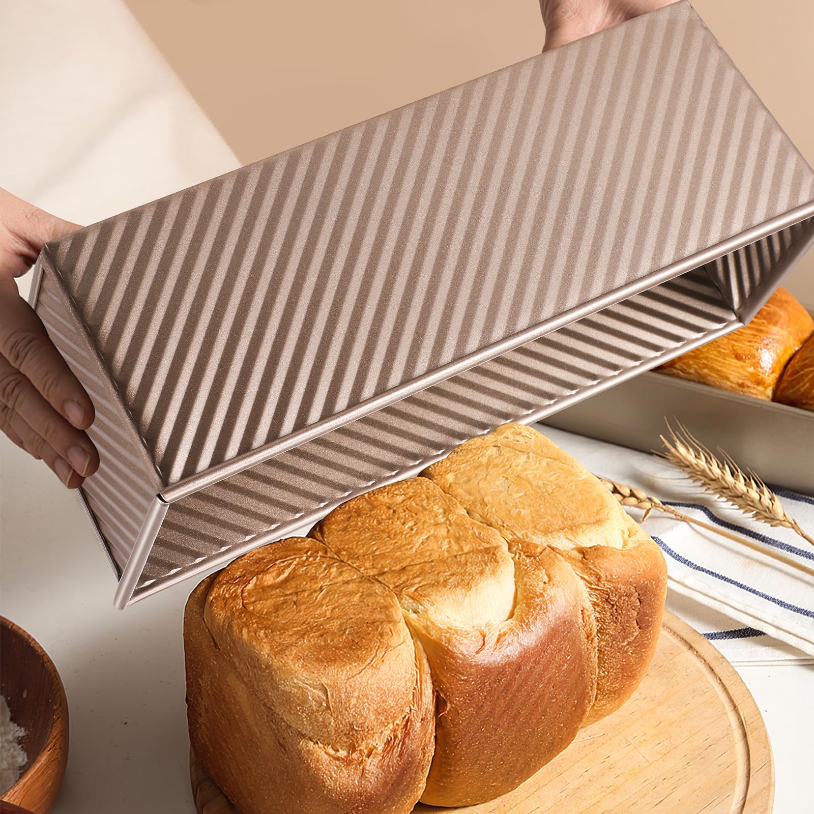 Moule à Rectangulaire Grosse Taille 750G en Acier Carbone avec Couvercle Antiadhésif Boîte à Métallique Ondulée Dorée pour Cuisson Homogène et Démoulage Facile Pâtisserie