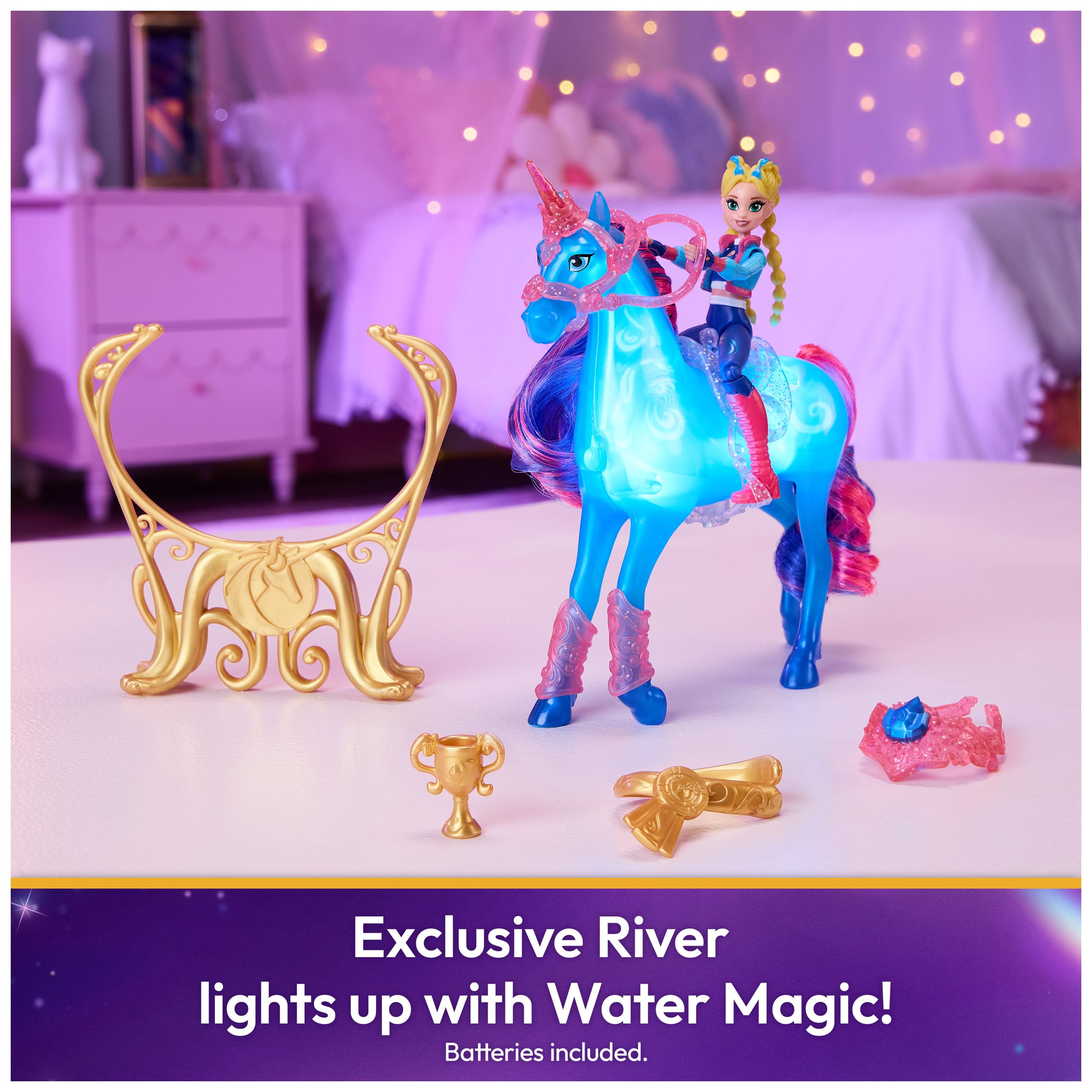 Unicorn Academy, Unicorno Train & Glow River con Isabel, 3 Accessori da Dressage ed Effetto Luminoso, Bambole e unicorni Giocattolo per Bambine dai 4 Anni in su