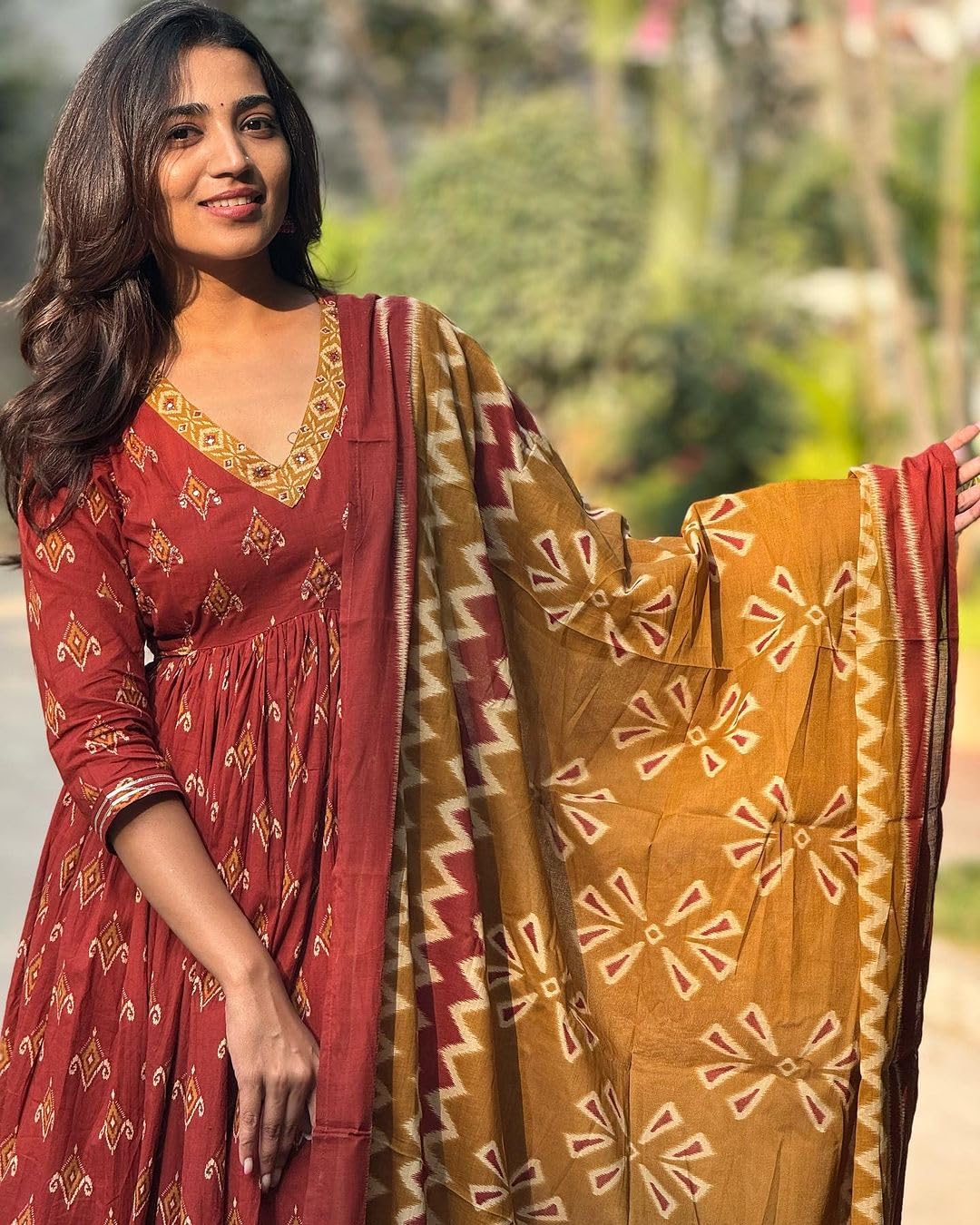 KLOSIA Viscose Women Straight Printed Kurta And Pant Set With Dupatta (IN, Alpha, S, Red) 2