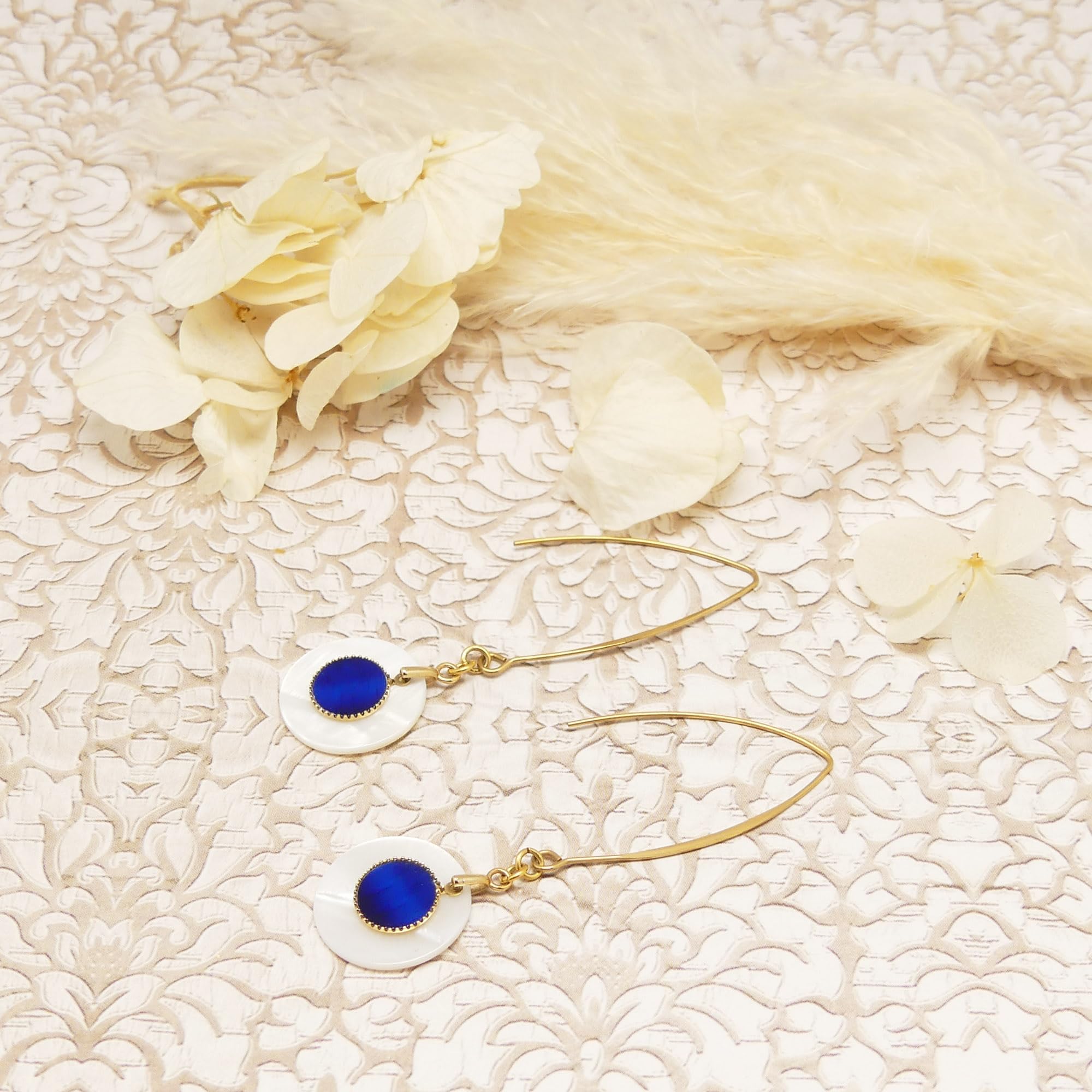 Orecchini in madreperla resina ottone oro 24 carati blu bianco