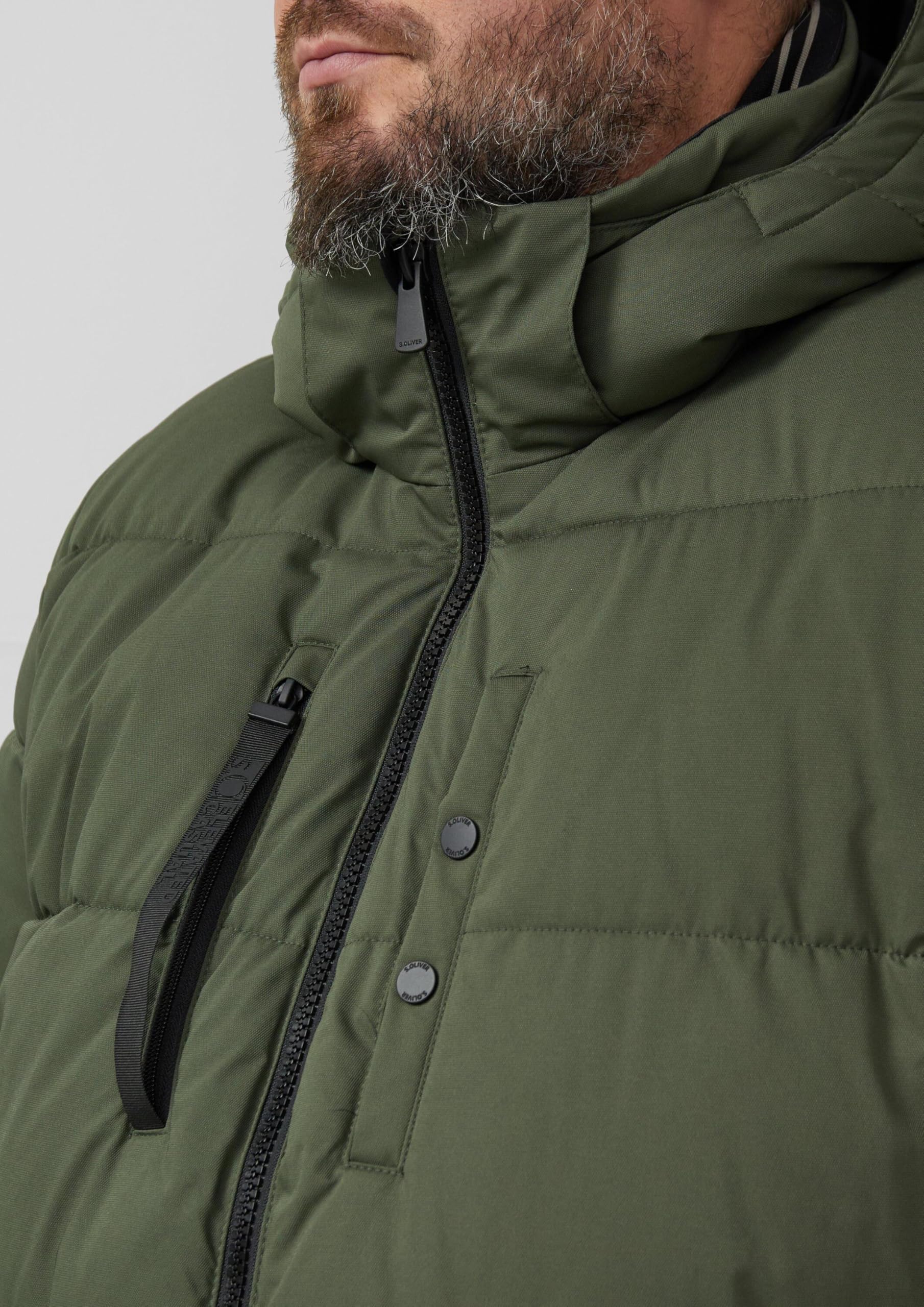 s.Oliver Wasserabweisende Pufferjacke mit abnehmbarer Kapuze und sportiven Details