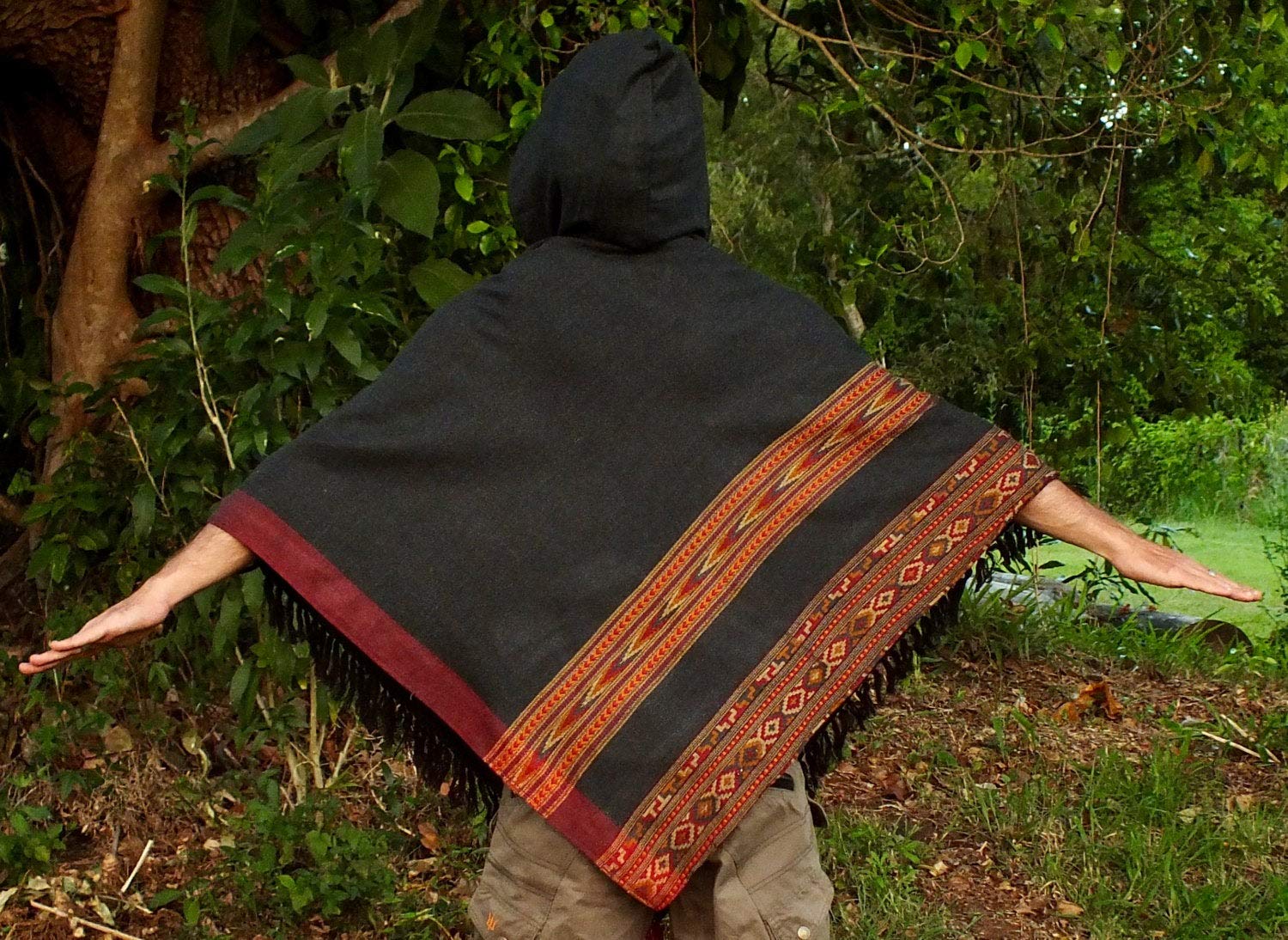 Poncho gris hecho a mano con capucha de lana YAK, patrón tribal terroso Festival Gypsy AJJAYA Mens Wear invierno cálido primitivo alternativa natural, gris, Taille unique