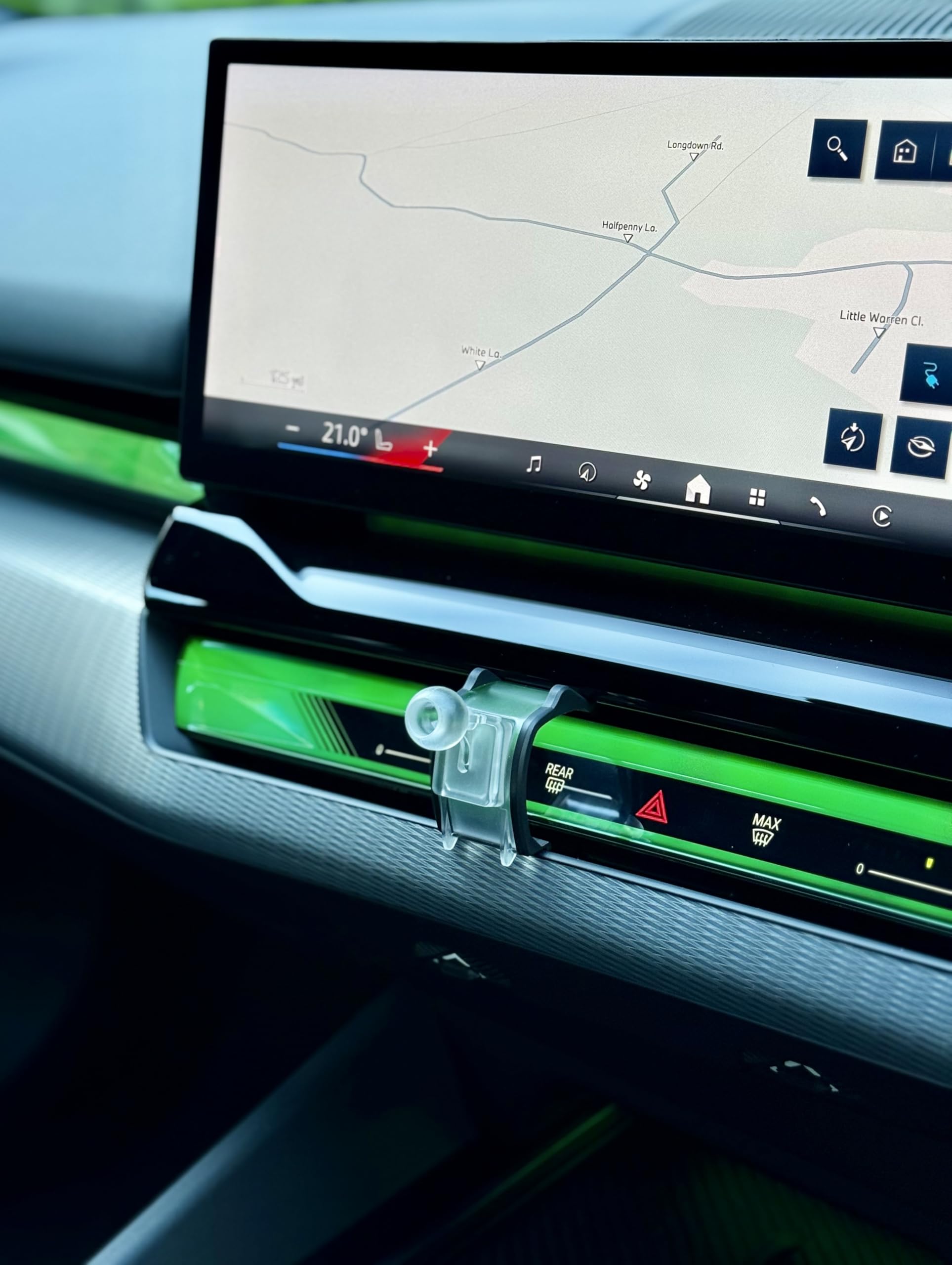 Kompatibel mit BMW Magnetisches kabelloses Handy-Ladegerät Hellgrün | Pro Travel Comfort System | Kompatibel mit BMW 5er i5 M5 G60 G61 G90 G91 2024-2026 | Comfort Wireless Phone Holder