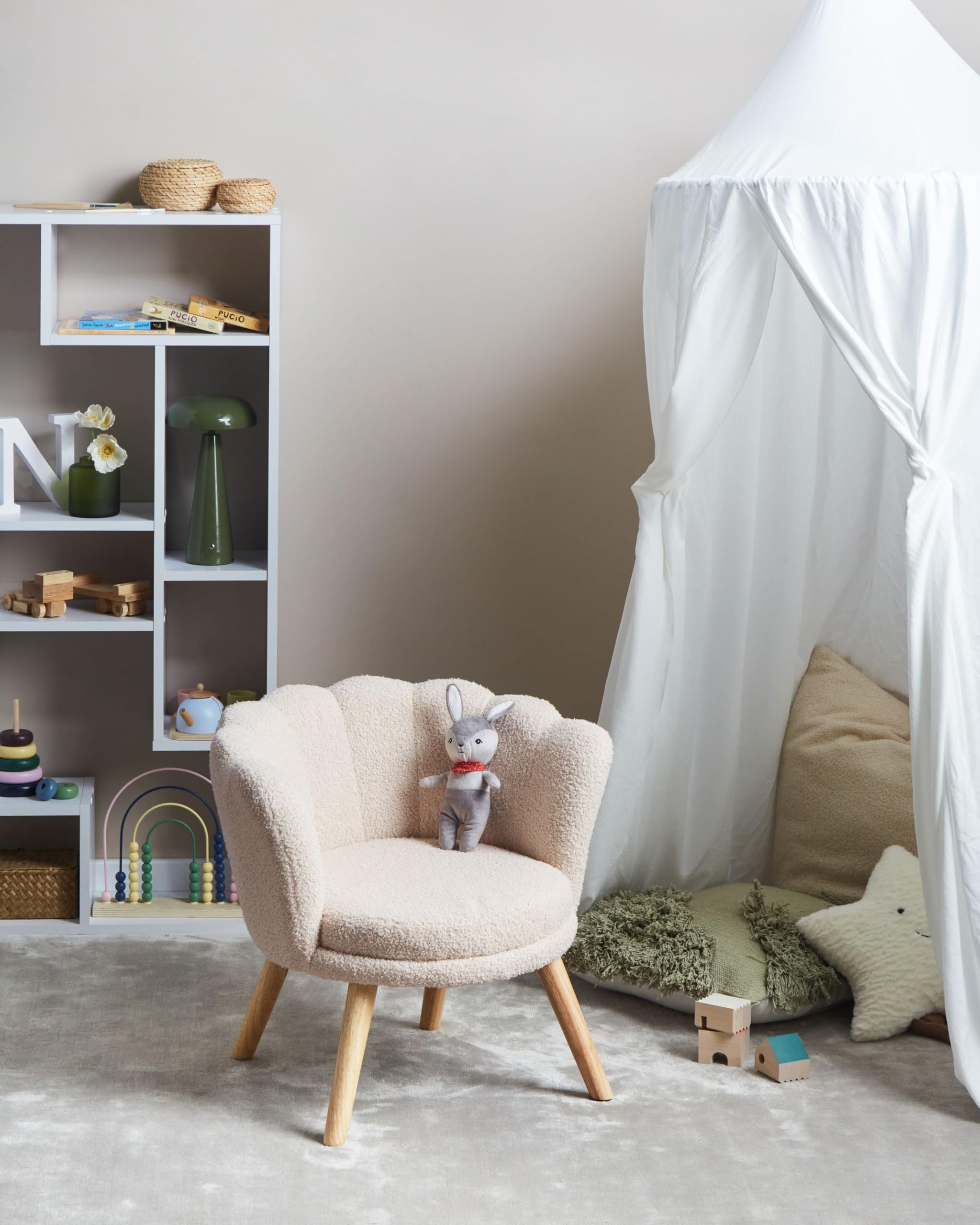 Kindersessel Polstersessel Bouclé für Kinder Holzbeine Hellbeige Halby