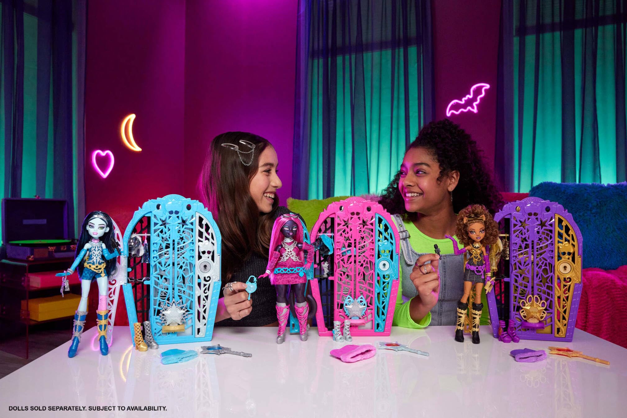 Monster High Skulltimate Secrets Hauntlywood Mysteries Clawdeen Wolf Conjunto de muñeca y accesorios, con armario y más de 19 sorpresas con mucho glamour, incluida ropa de muñeca, JBG80