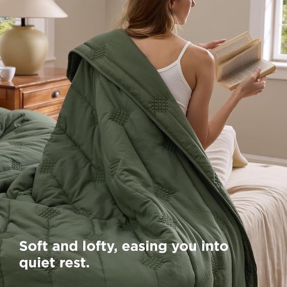 Bedsure King Size Quilt - Prewashed Extra Soft Cotton-Like Polyester Bedspreads King Size, Lightweight Comforter, Includes 1 Quilt 106x96 Inches with 2 Shams, Machine Washable, Dark Green