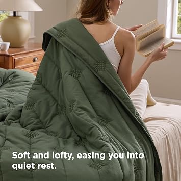 Bedsure King Size Quilt - Prewashed Extra Soft Cotton-Like Polyester Bedspreads King Size, Lightweight Comforter, Includes 1 Quilt 106x96 Inches with 2 Shams, Machine Washable, Dark Green
