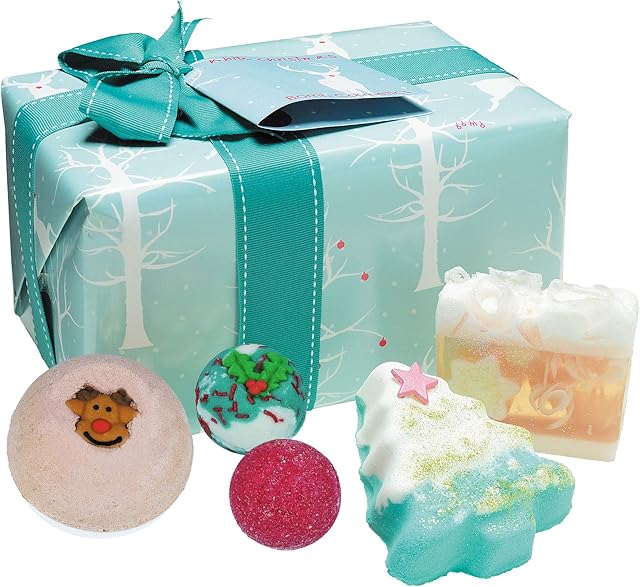 Bomb Cosmetics Winter Wonderland Handmade Wrapped Bath and Body Gift Pack, Contains 5-Pieces, 440 g [Contents May Vary]