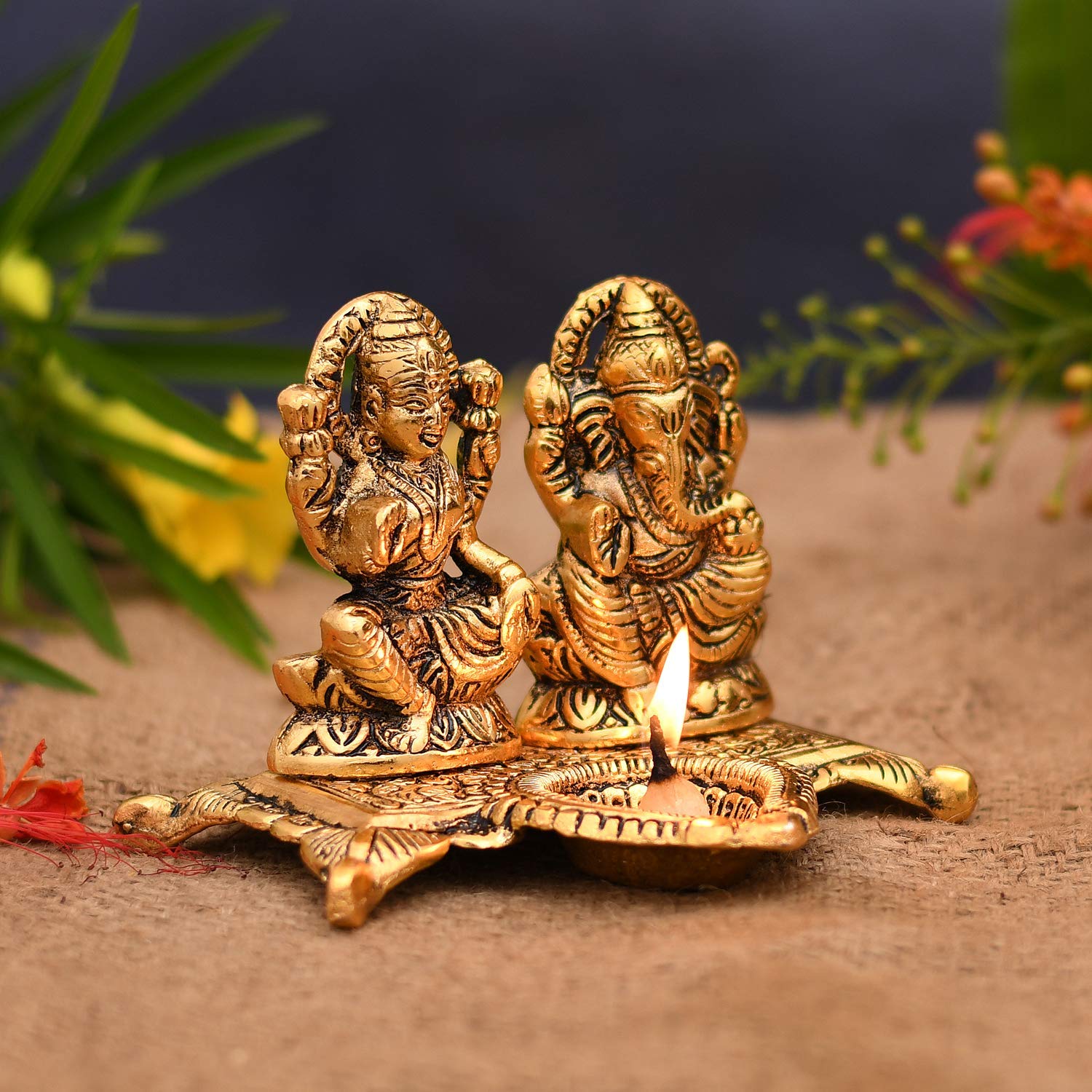 Collectible India Lakshmi Laxmi Ganesh murti Idol ganesha Diya puja Deepak - Diwali Gift Items,Metal Lakshmi Ganesh Statue - Diwali Home Decoration Items - Lakshmi Ganesh for Diwali Showpiece Oil Lamp 2