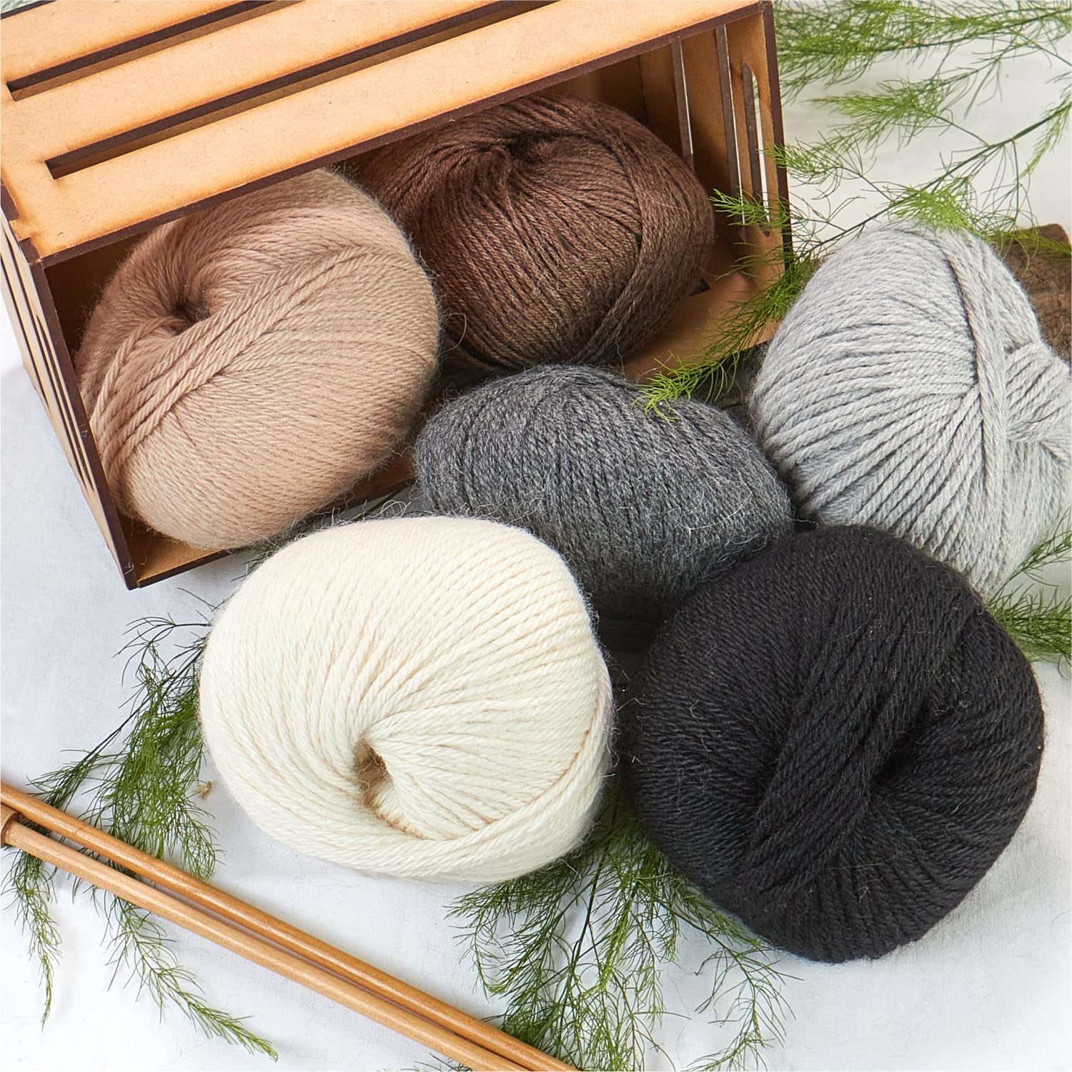 HANSA-FARM | 100% Baby Alpakawolle in 50+ Farben (kratzfrei) - 300g Set (6 x 50g) - weiche Alpaka Wolle zum Stricken & Häkeln in 6 Garnstärken by Hansa-Farm - Schwarz