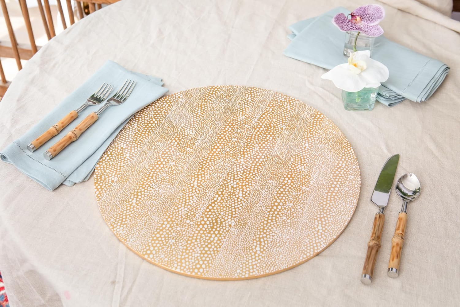 Caspari Pebble Round Lacquer Placemat in Gold, 4 Count