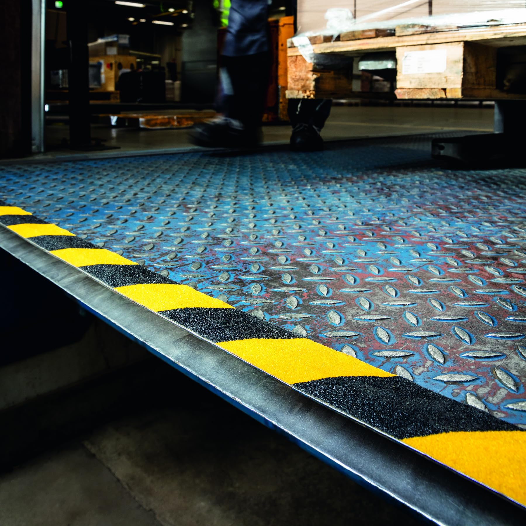 Durable Cinta antideslizante color DURALINE GRIP+, 50 mm x 15 m, para asegurar escaleras, rampas, amarillo/negro, 1097130 | Autoadhesivo de grano grueso R13 para escaleras y rampas, señalización de caminos, interior y exterior